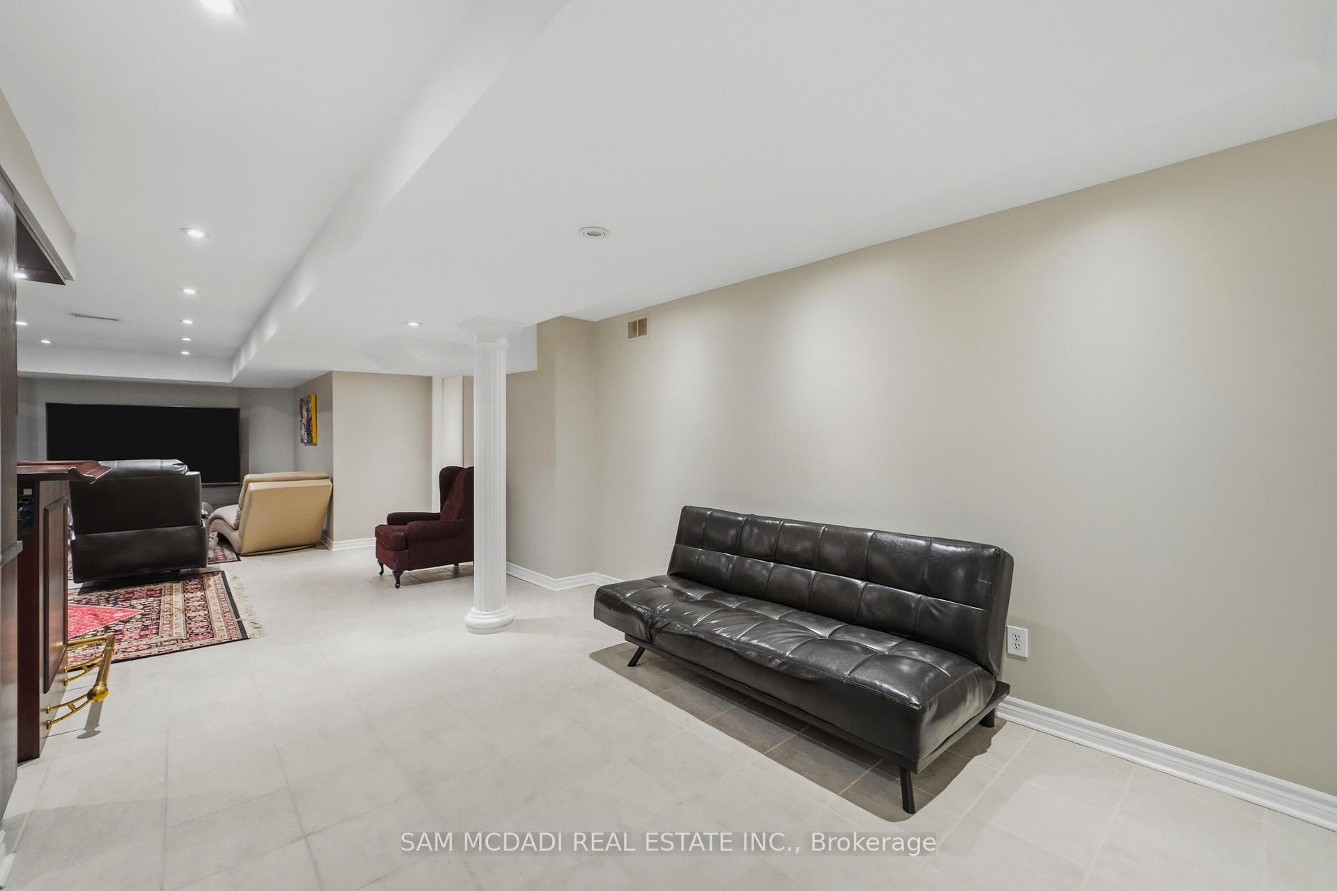 3605 Trelawny Circle