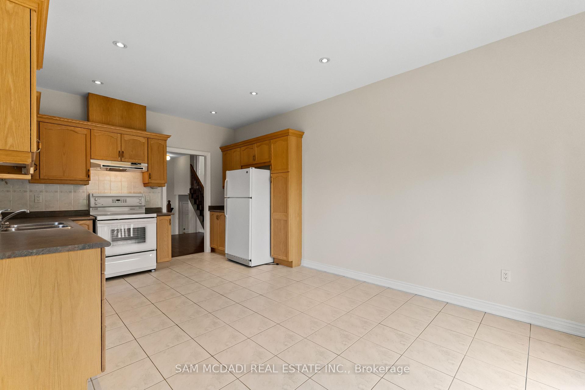 38 Maple Beach Crescent