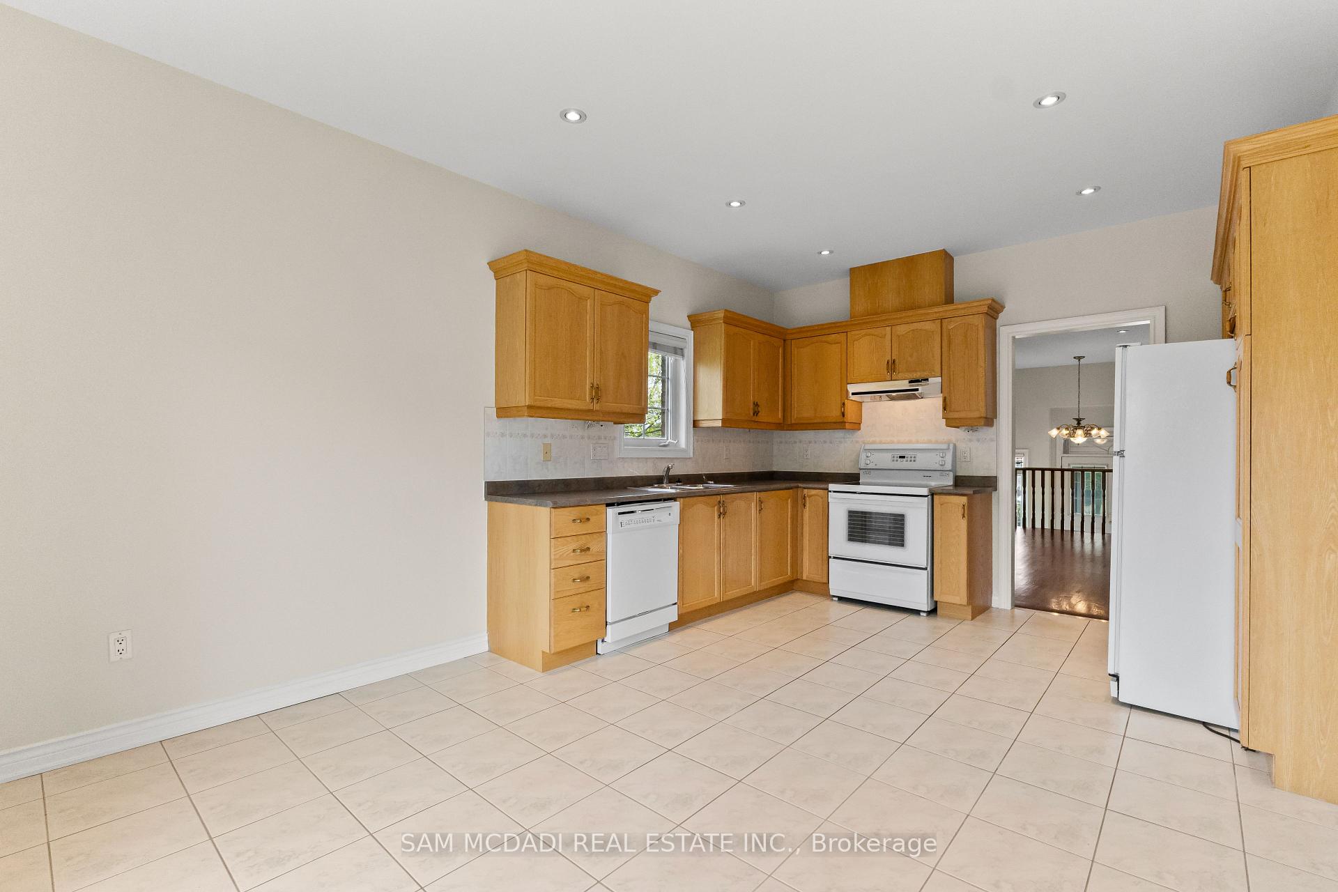 38 Maple Beach Crescent