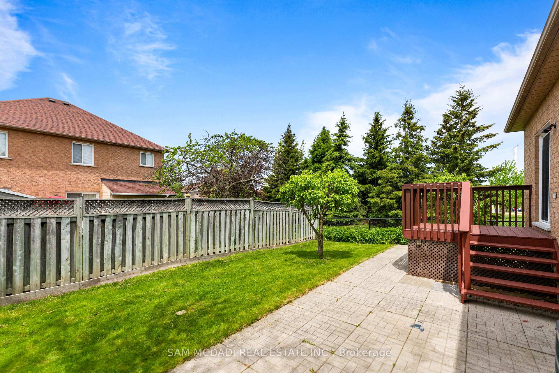 38 Maple Beach Crescent