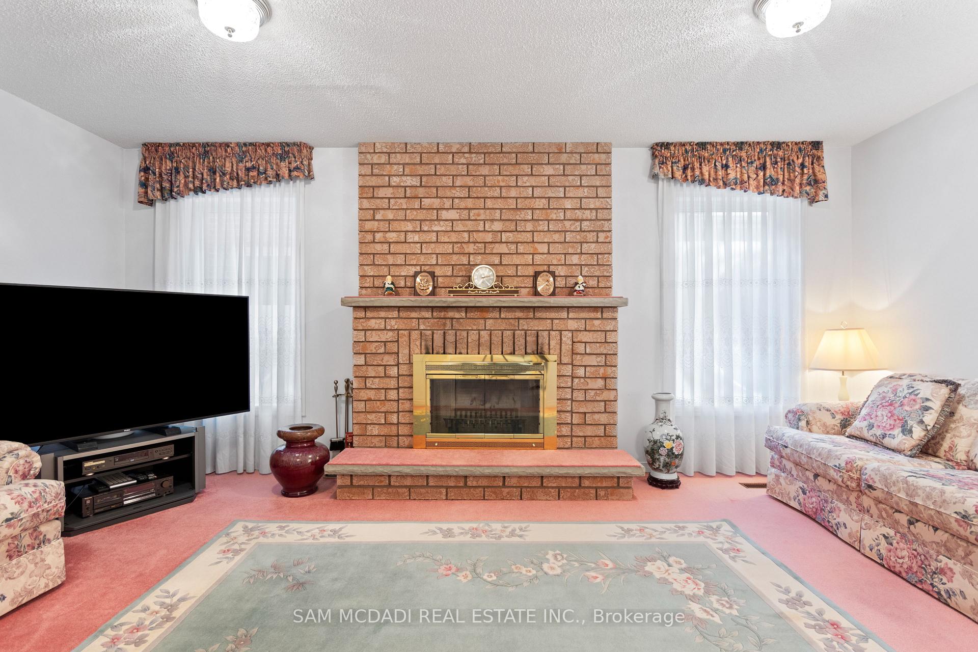 4461 Gladebrook Crescent