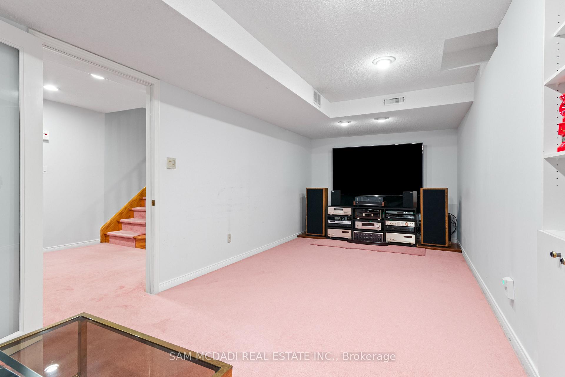 4461 Gladebrook Crescent