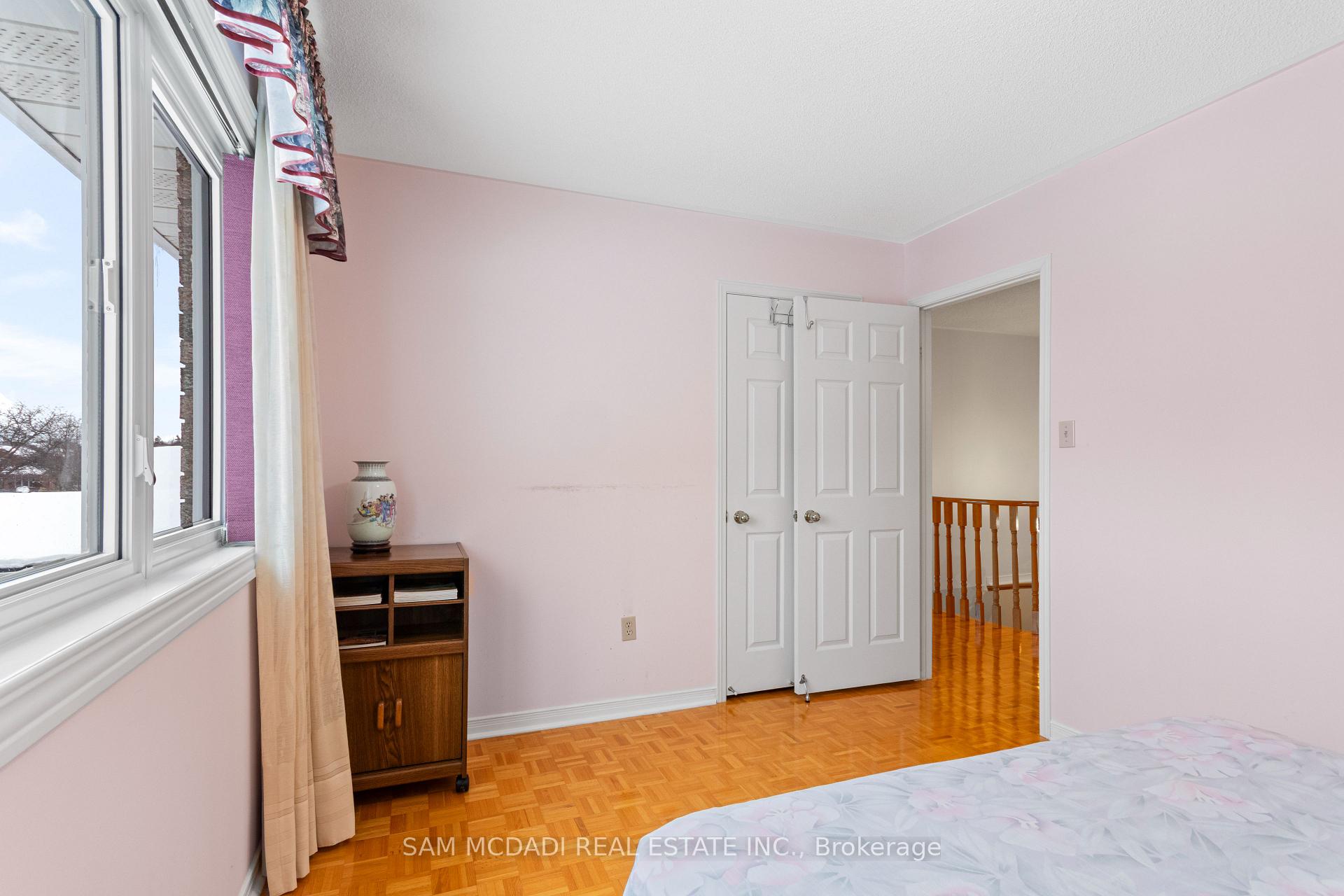 4461 Gladebrook Crescent