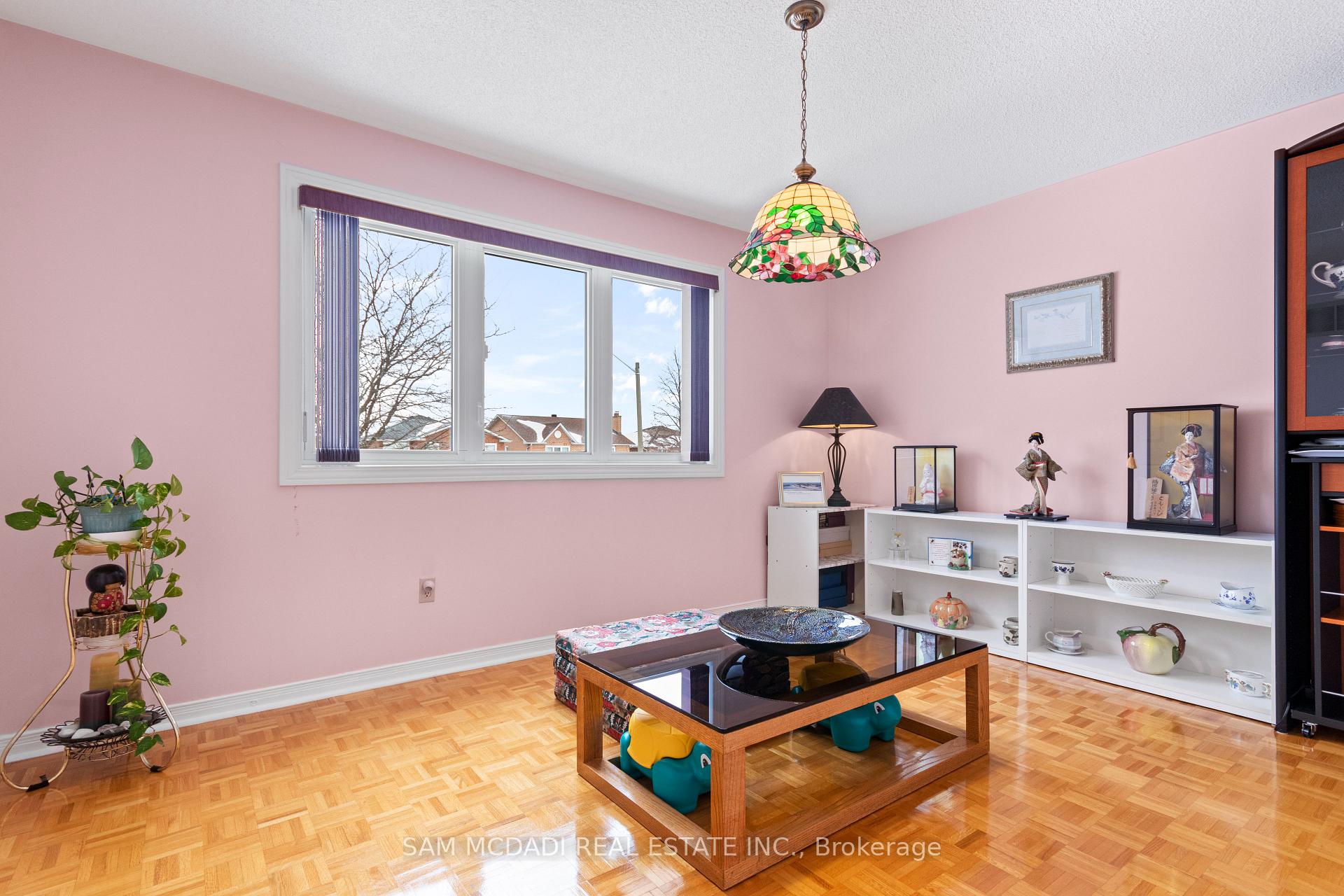 4461 Gladebrook Crescent