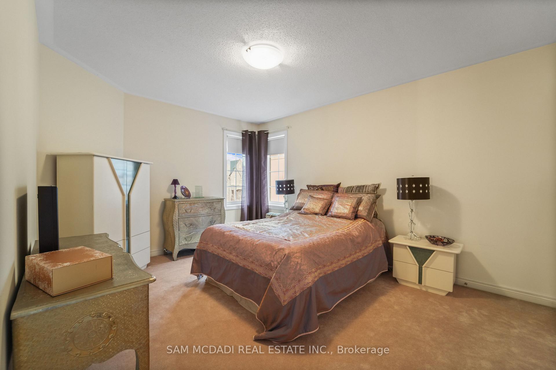 3352 Erin Centre Boulevard