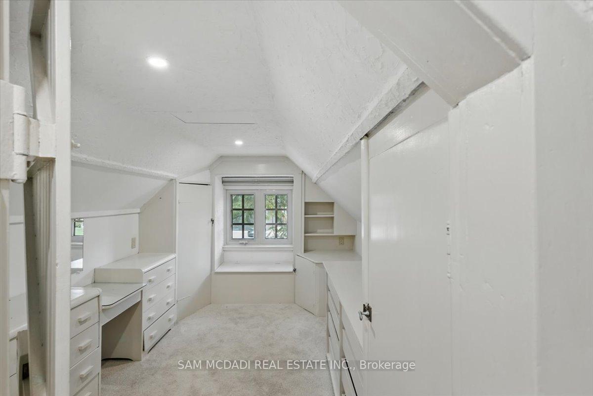 62 Maple Avenue S