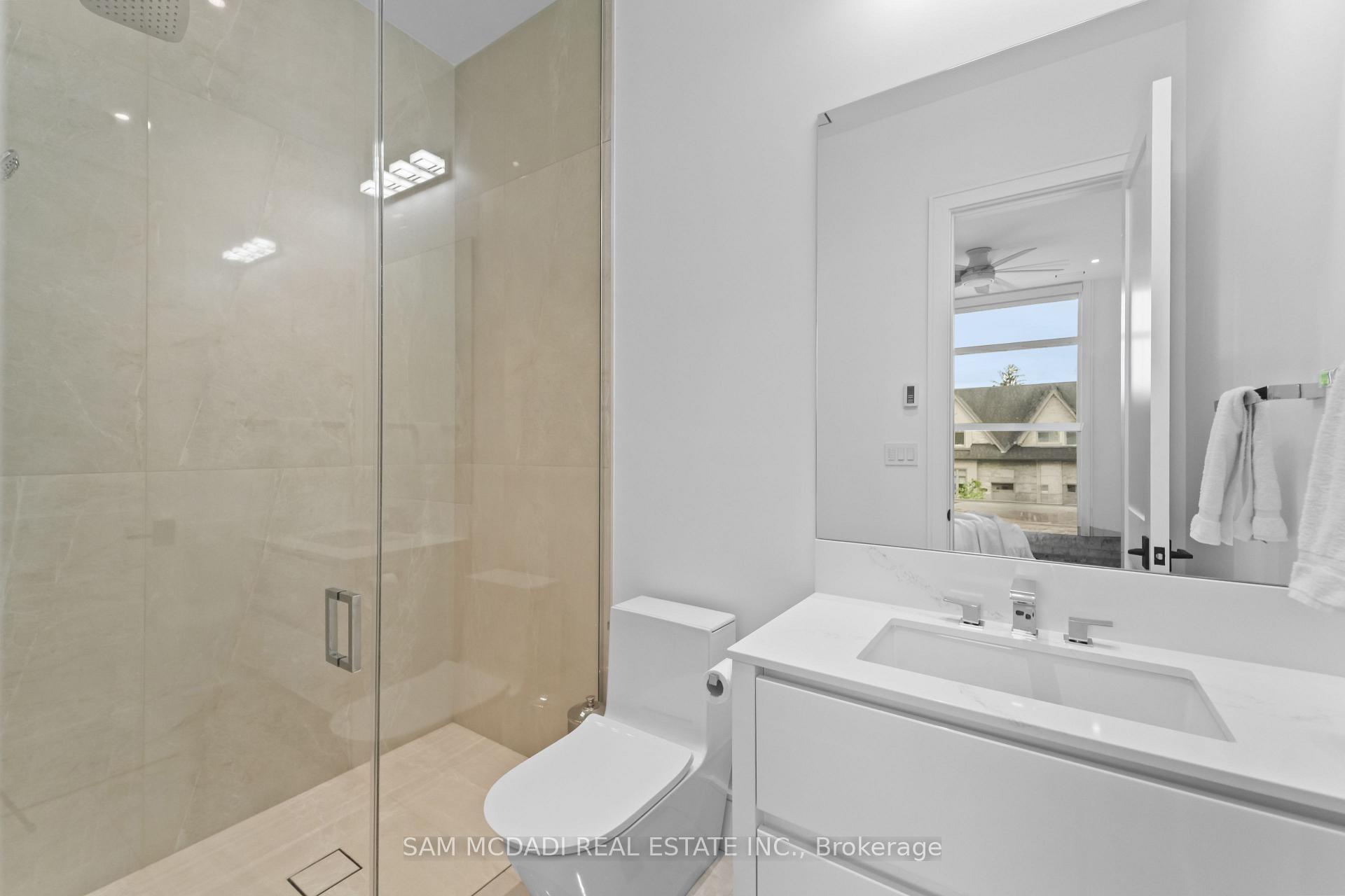 1589 Glenhill Crescent