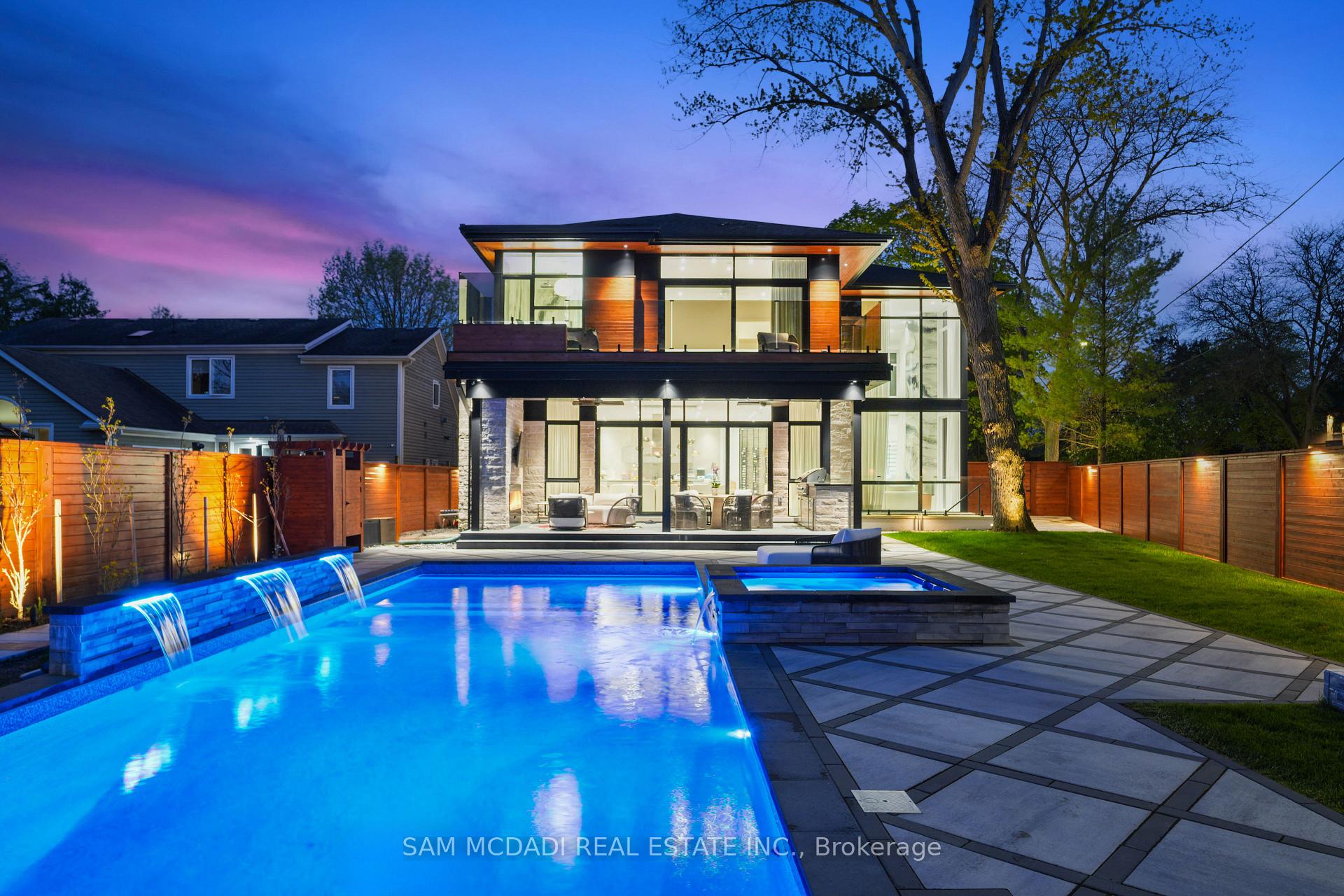 1589 Glenhill Crescent