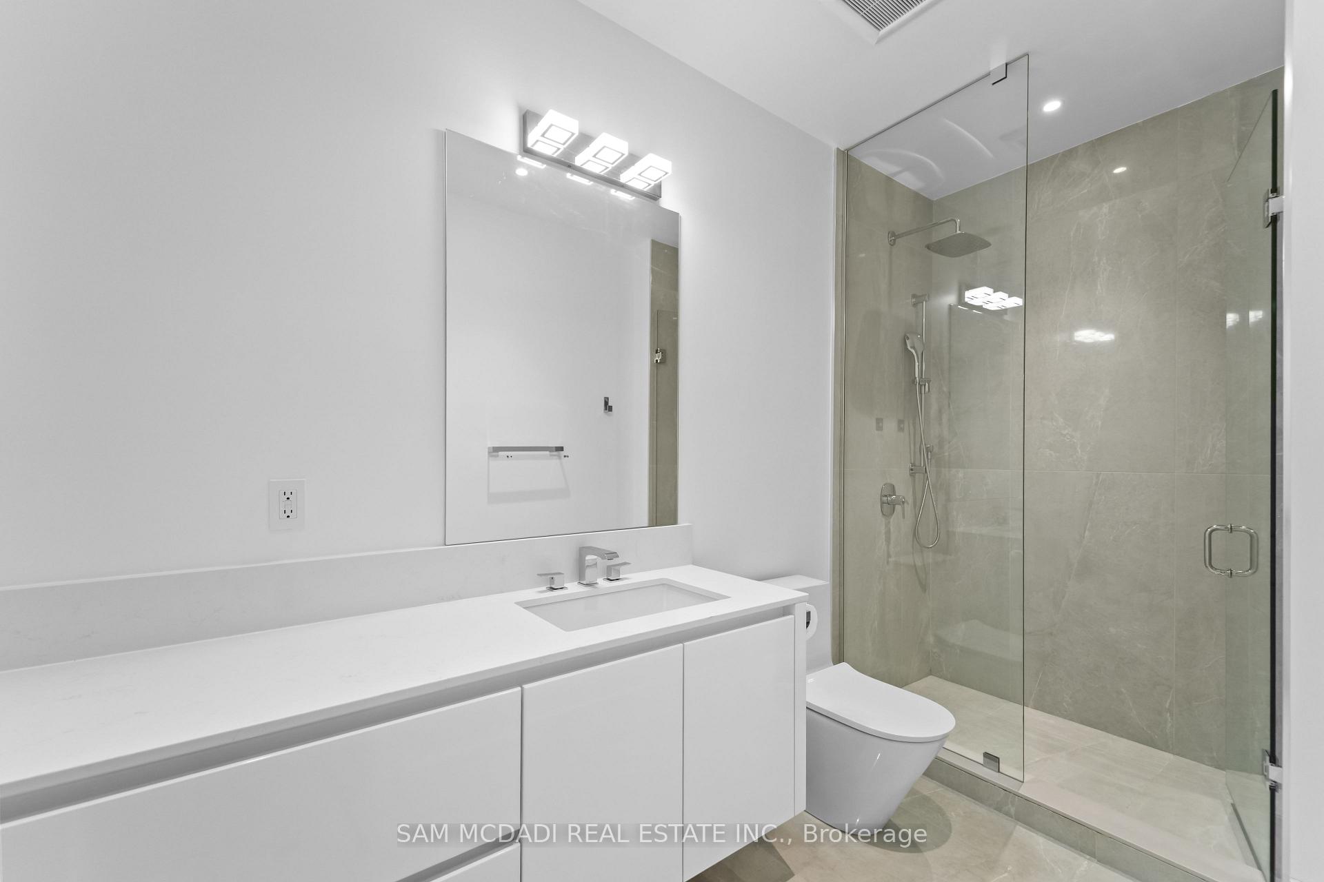 1589 Glenhill Crescent