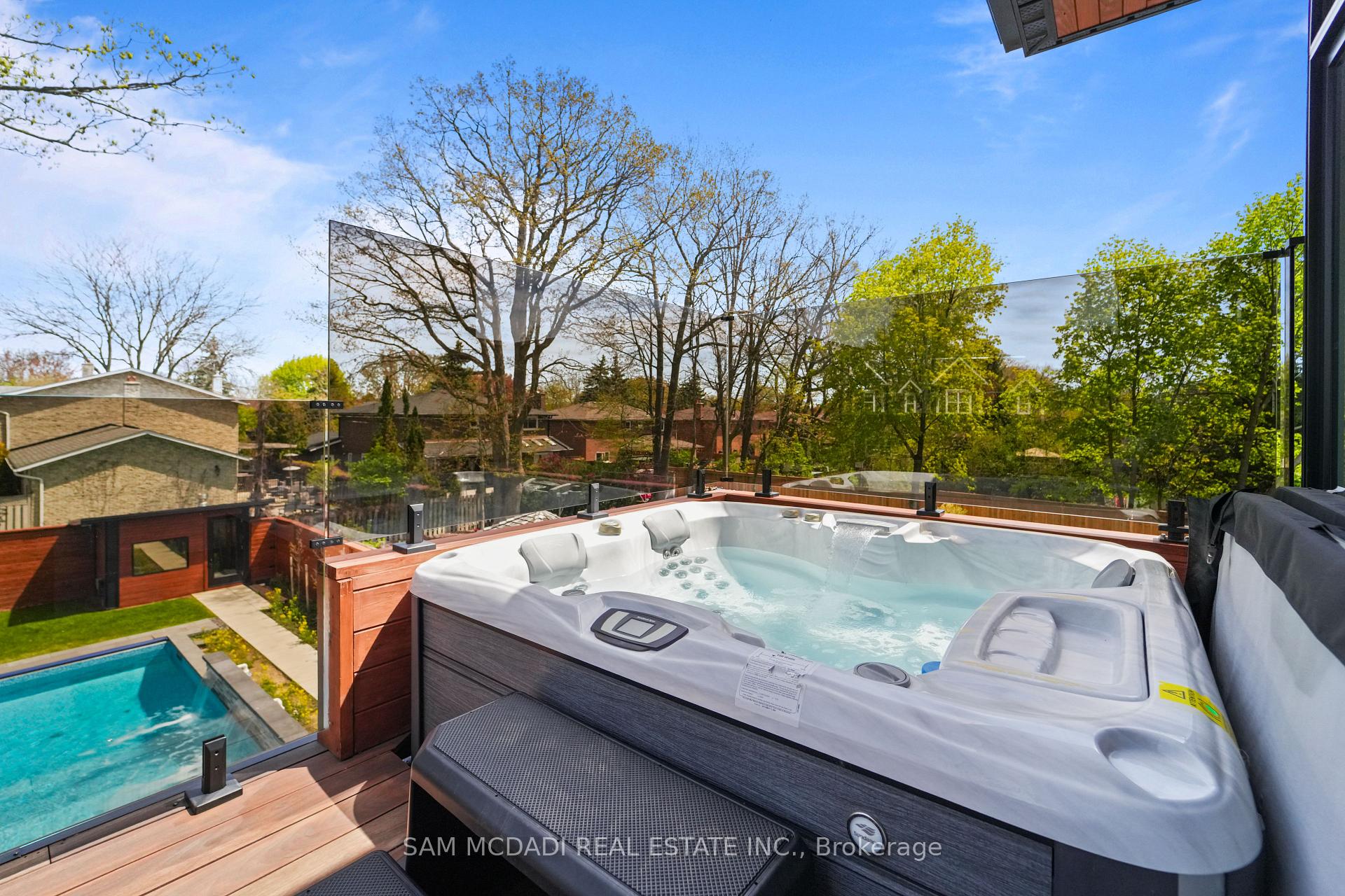 1589 Glenhill Crescent
