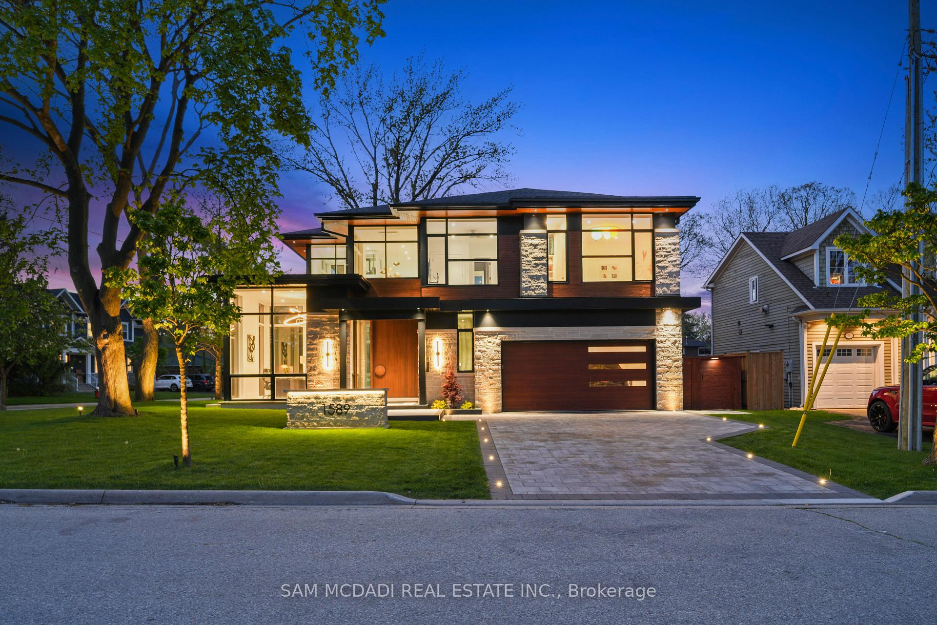 1589 Glenhill Crescent