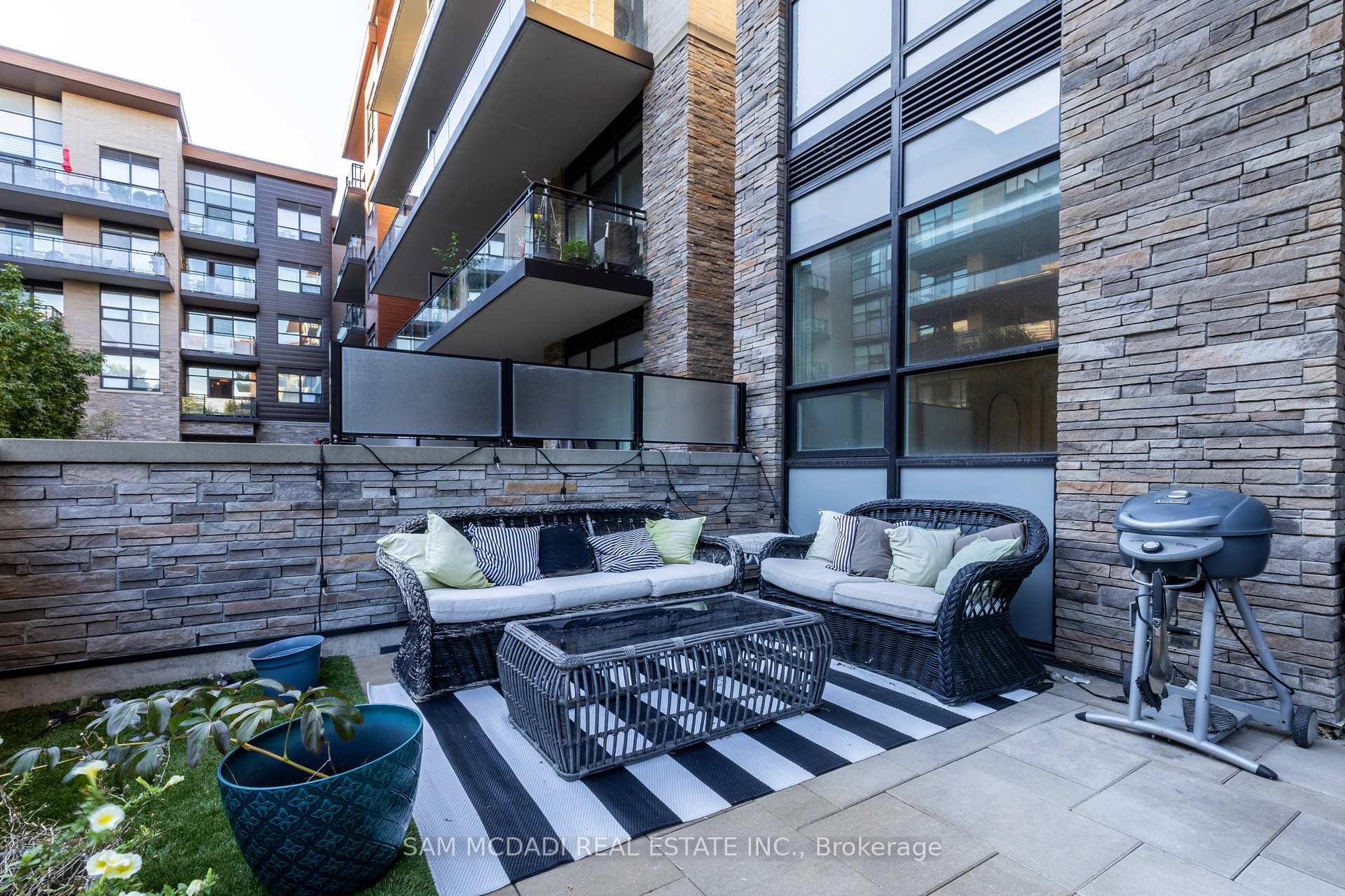 1575 Lakeshore Road W GR33