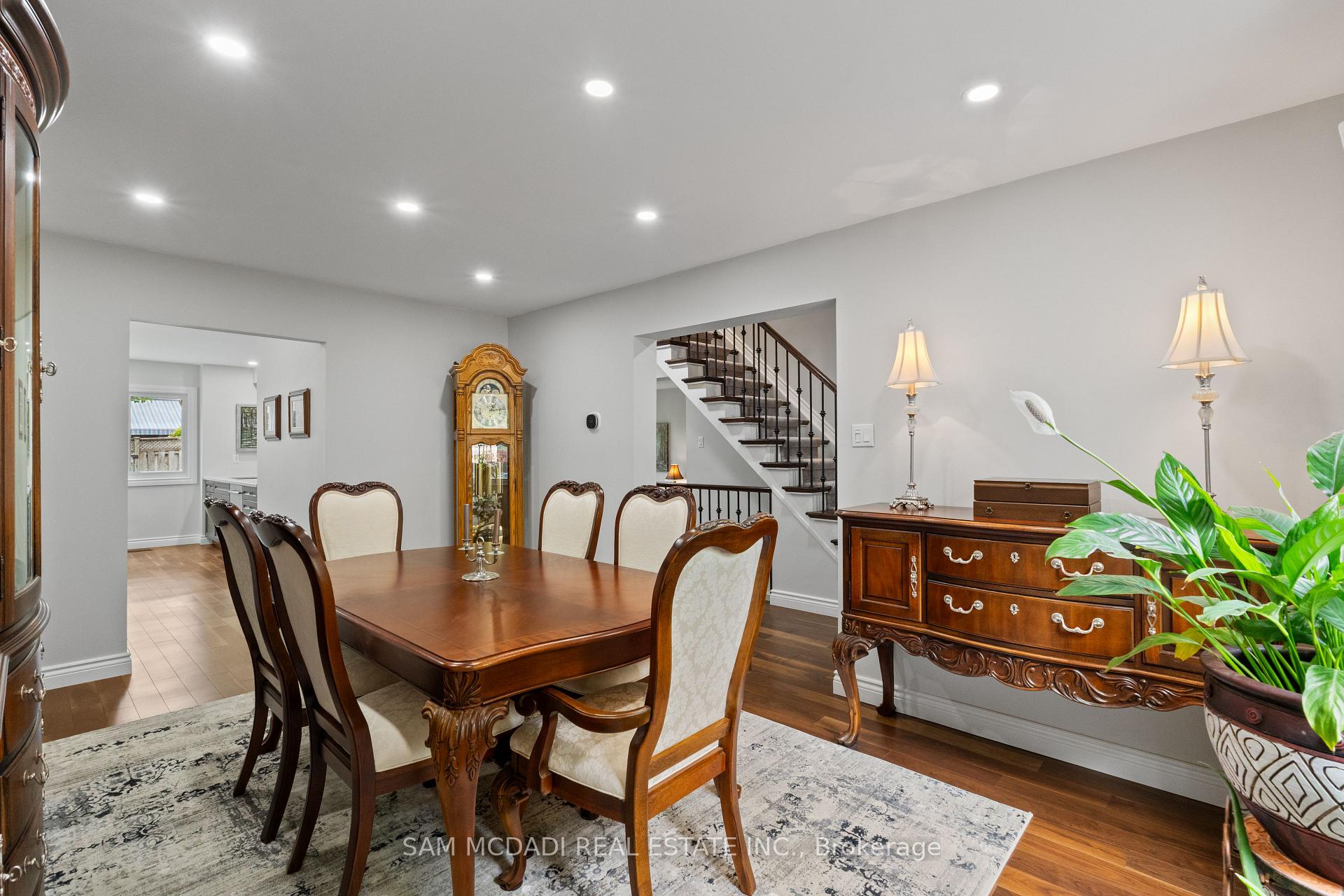 2707 Jerring Mews