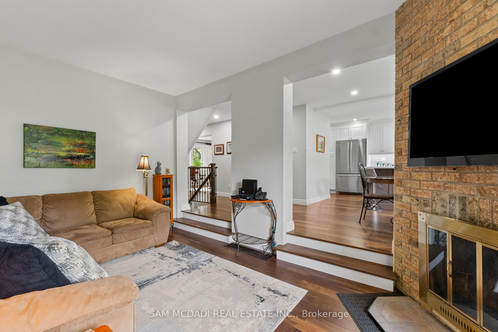 2707 Jerring Mews