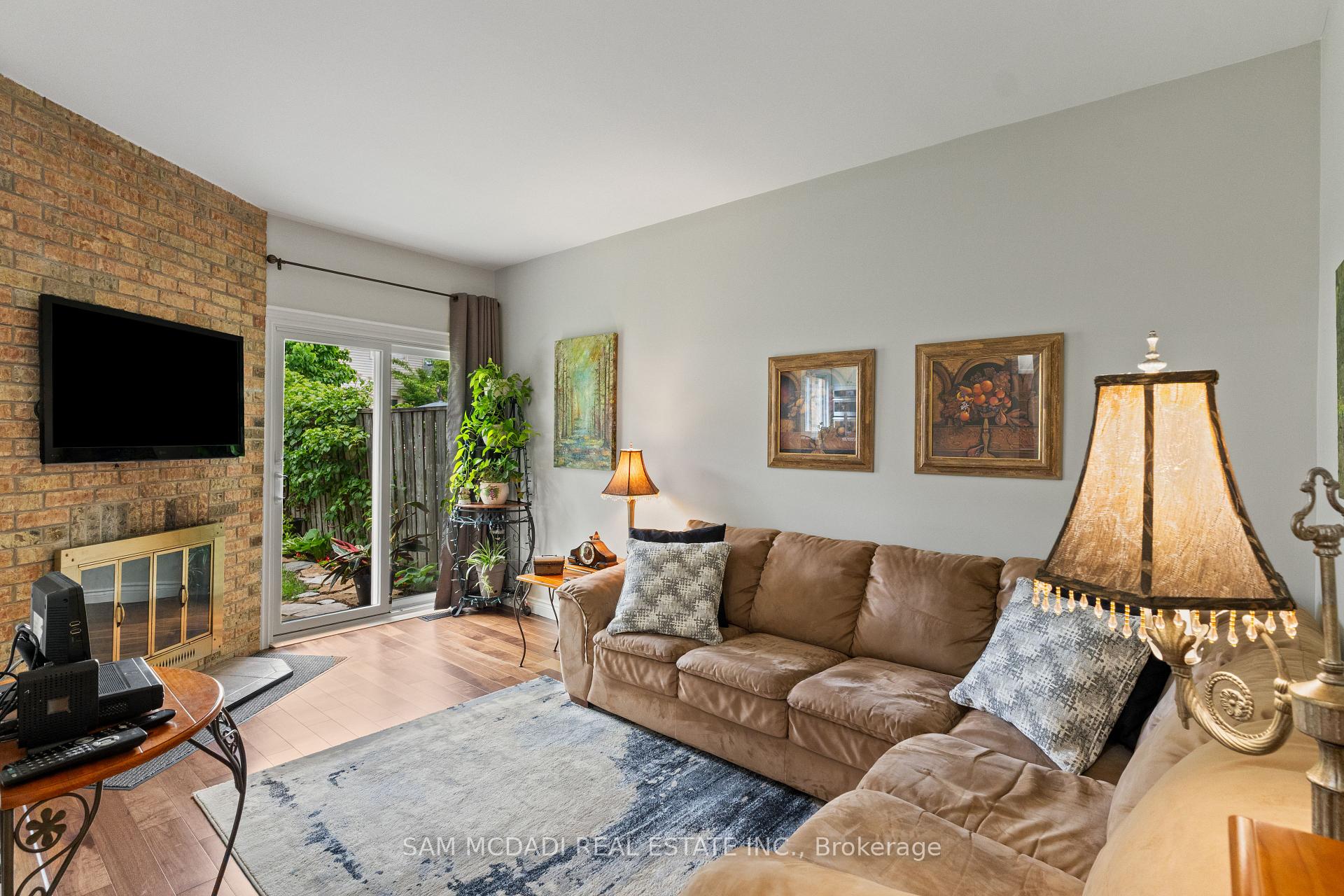 2707 Jerring Mews