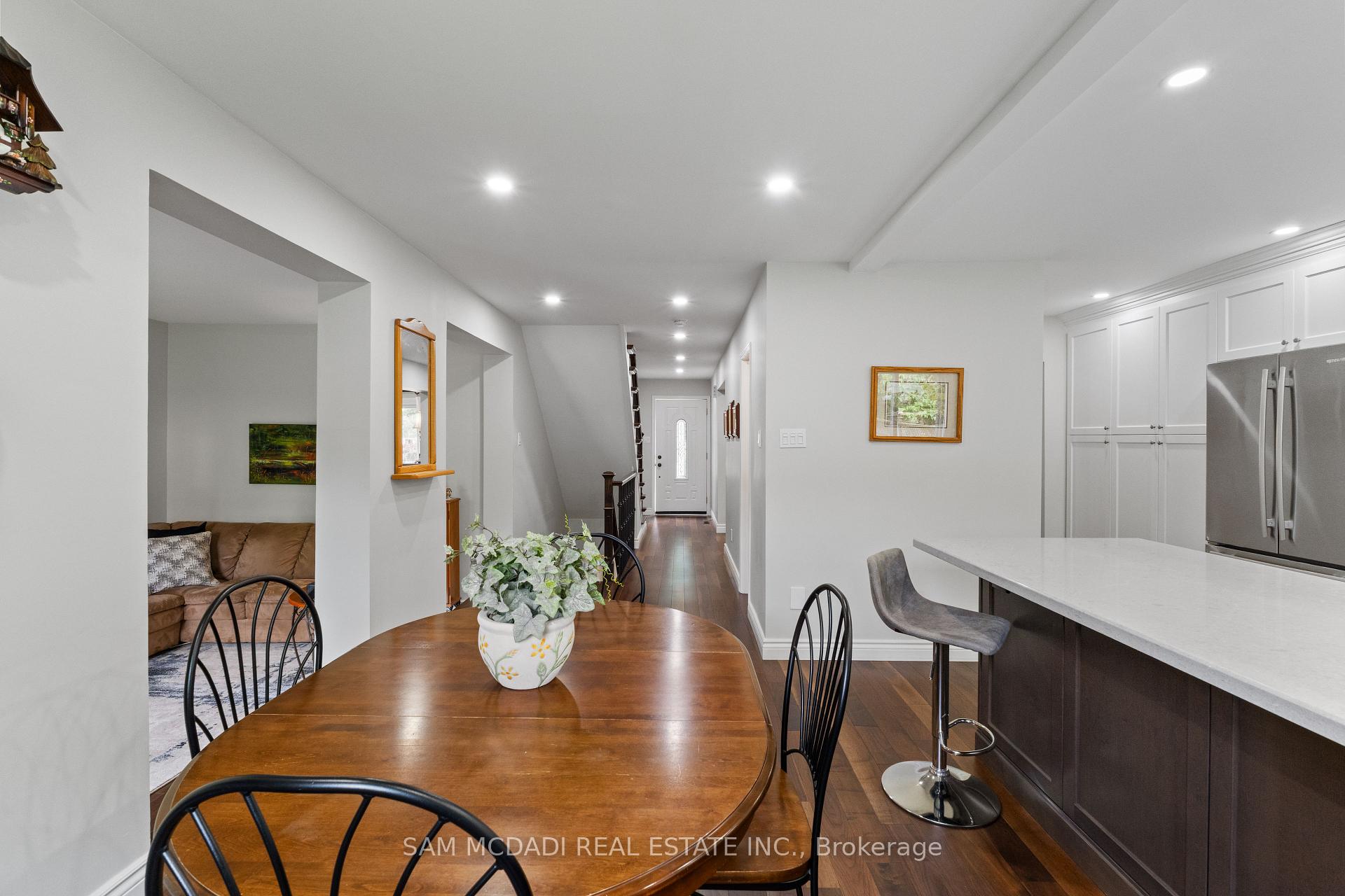 2707 Jerring Mews