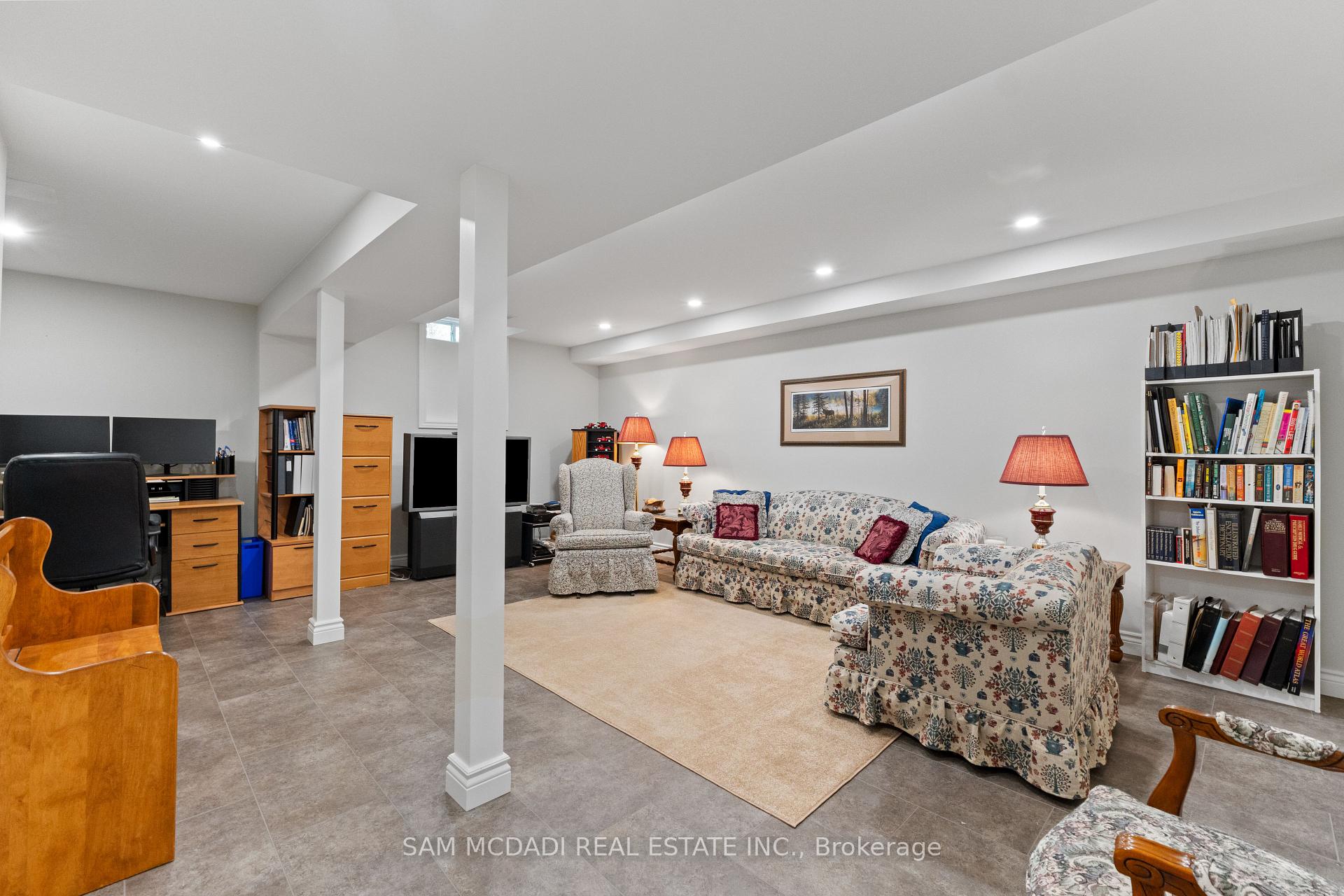 2707 Jerring Mews