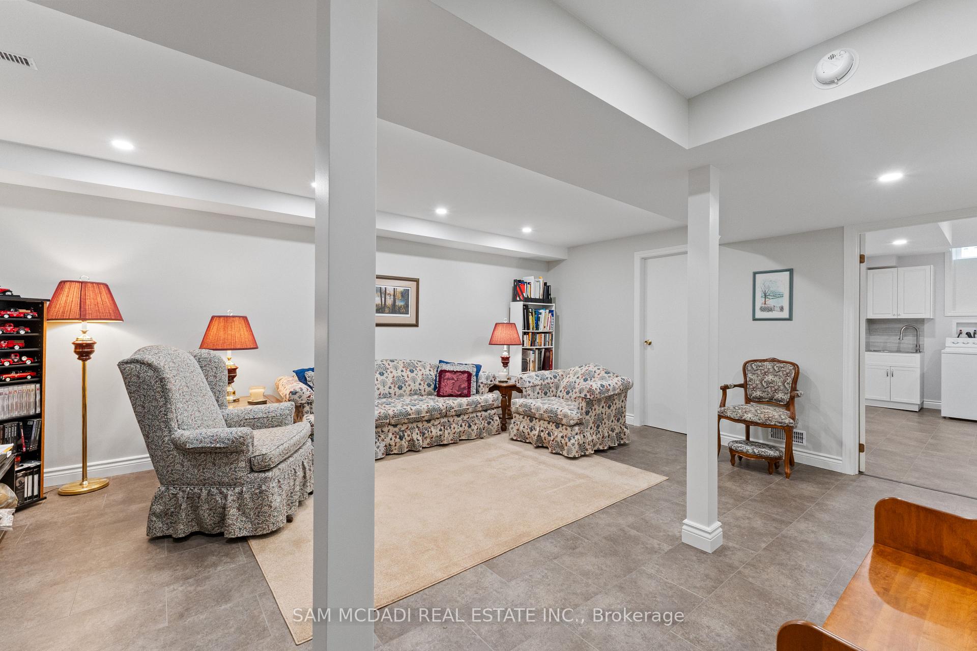 2707 Jerring Mews