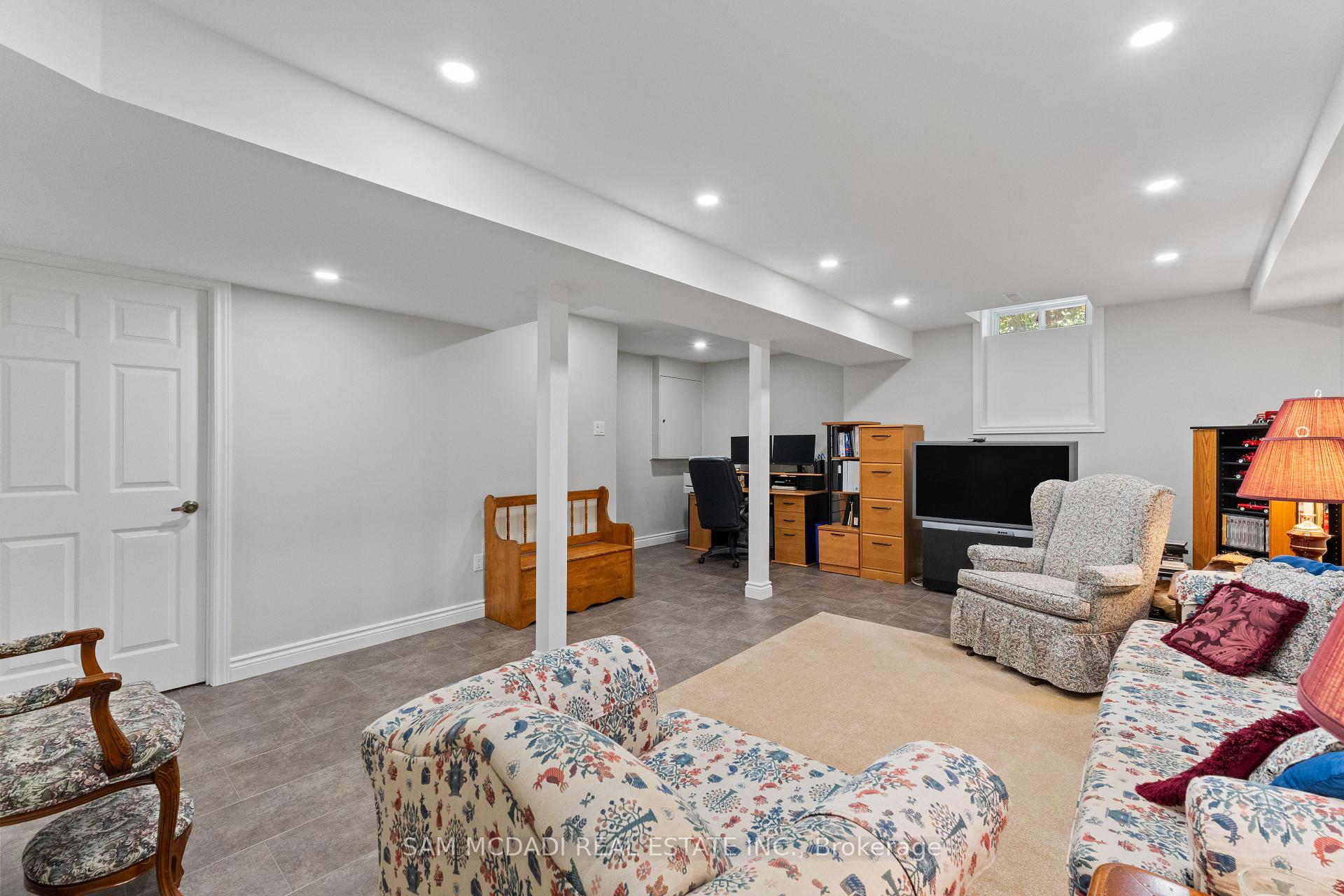 2707 Jerring Mews