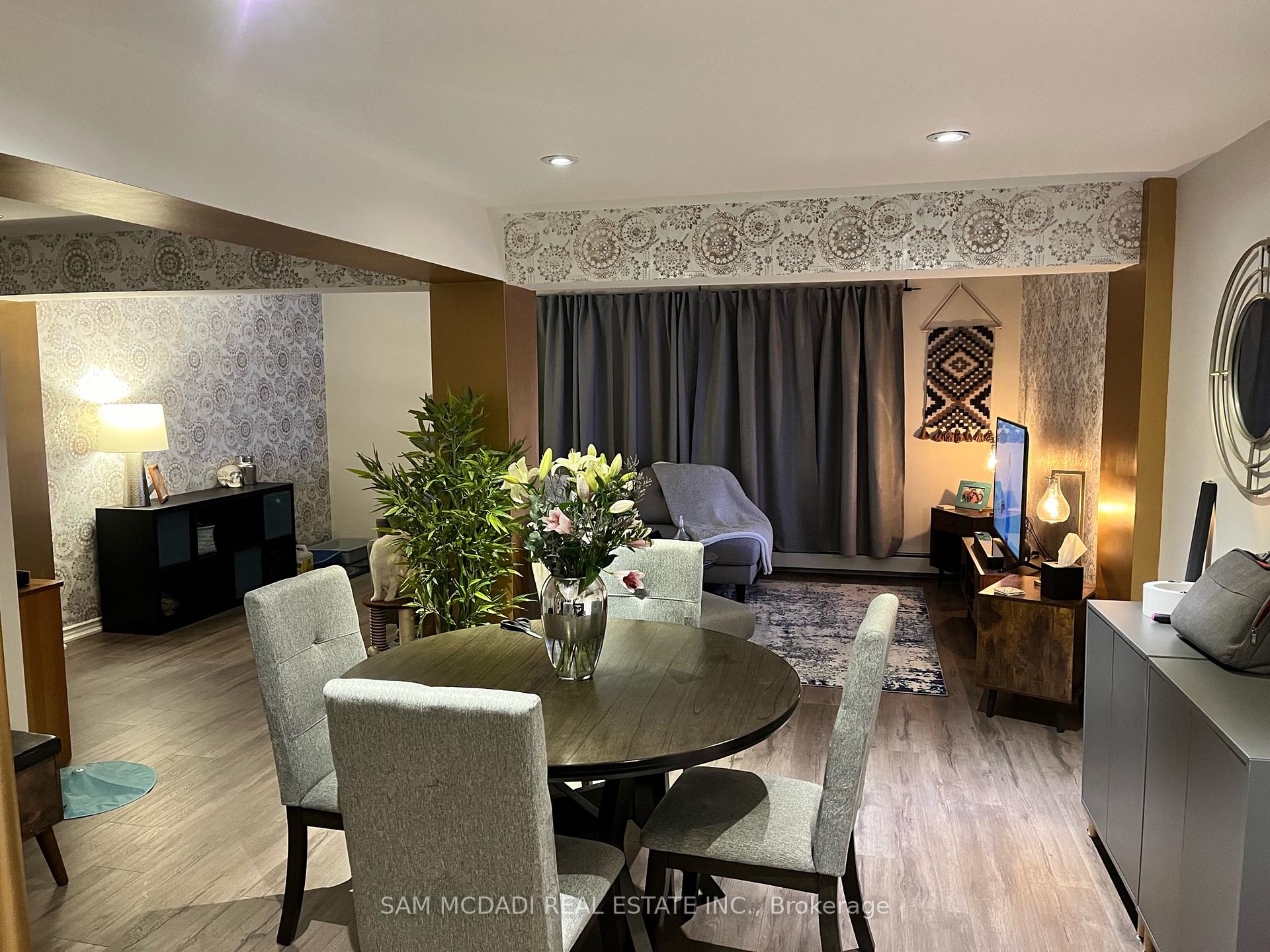 378 Lakeshore Road W