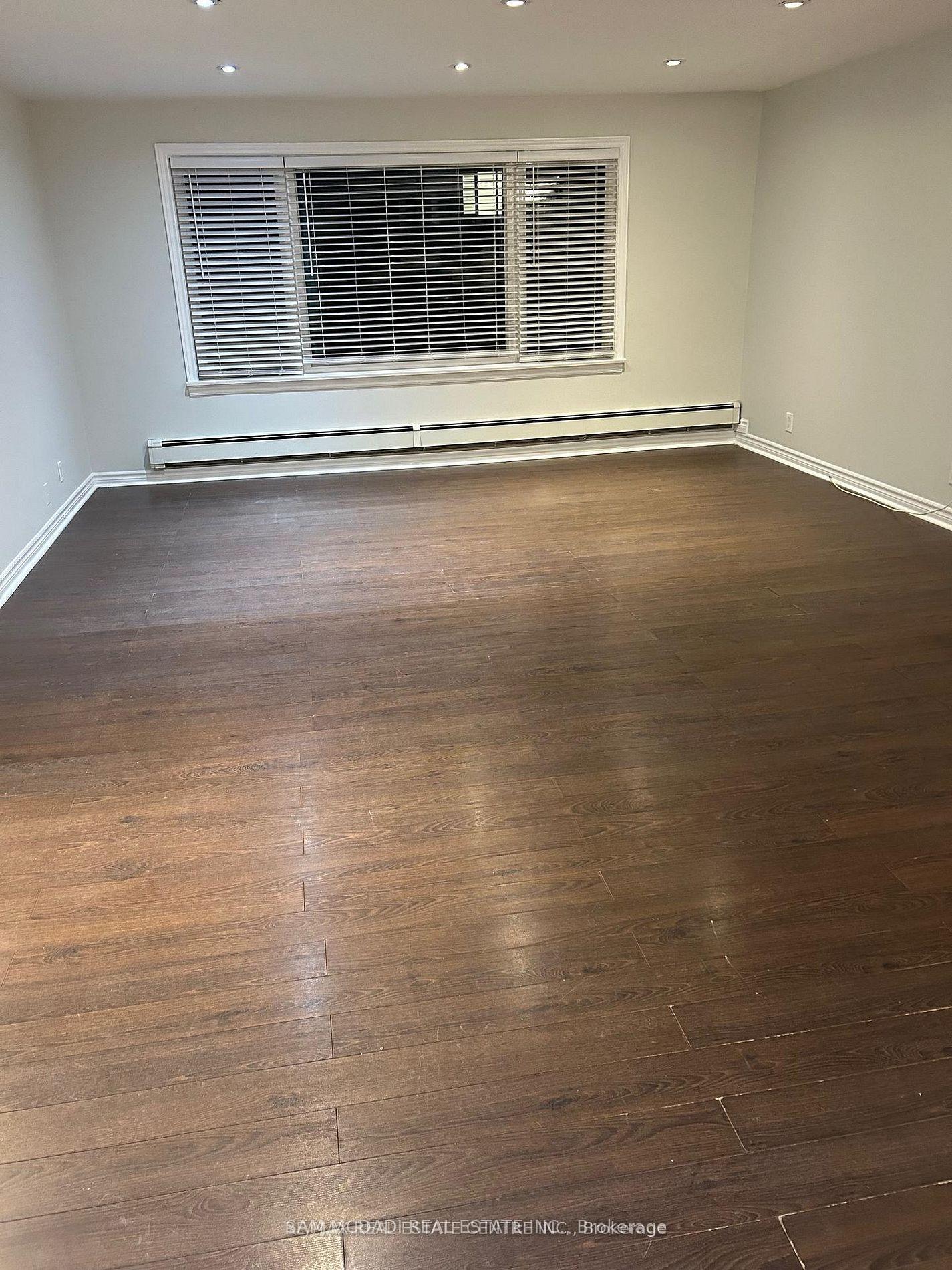 378 Lakeshore Road W