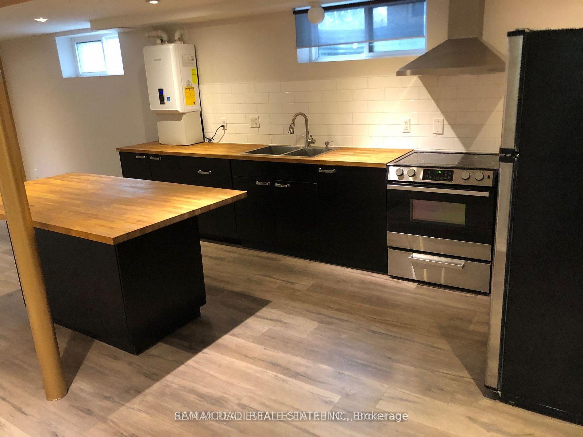 378 Lakeshore Road W