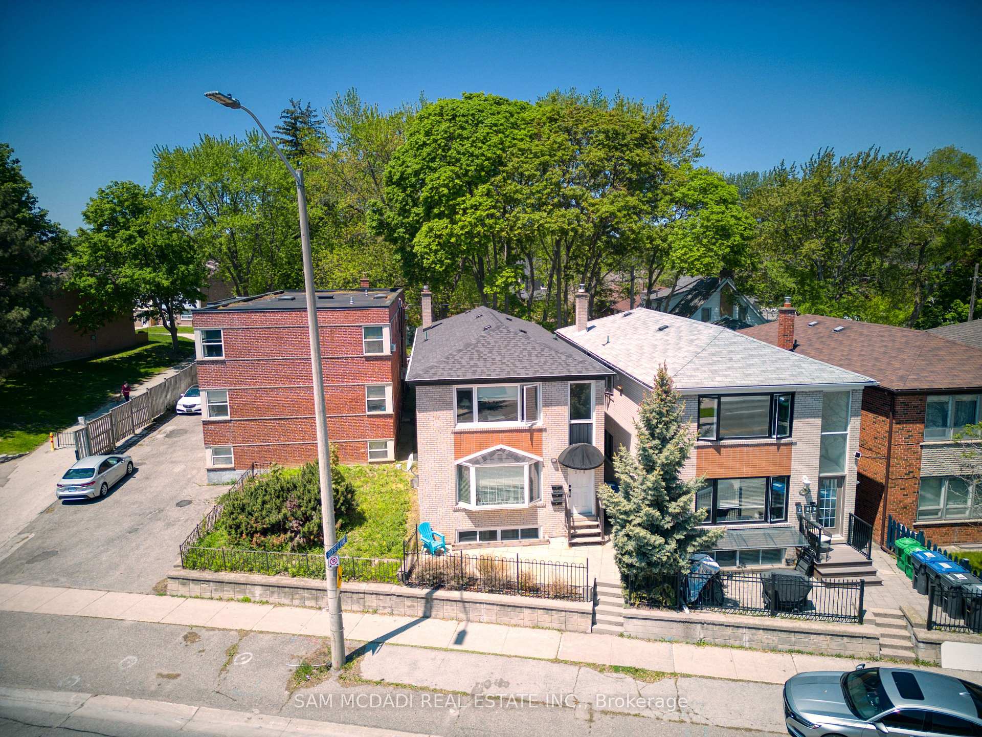 378 Lakeshore Road W