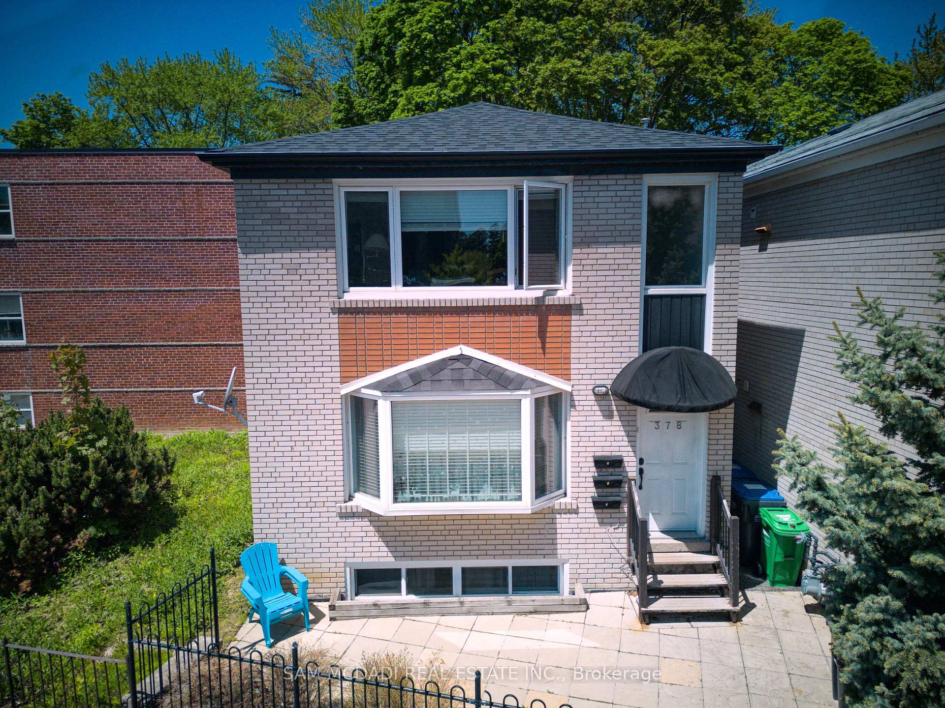 378 Lakeshore Road W