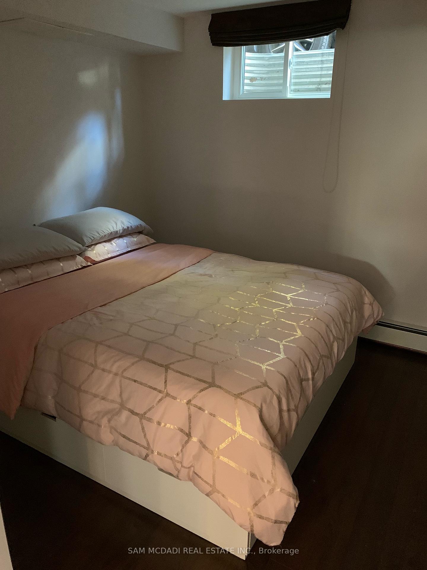 378 Lakeshore Road W
