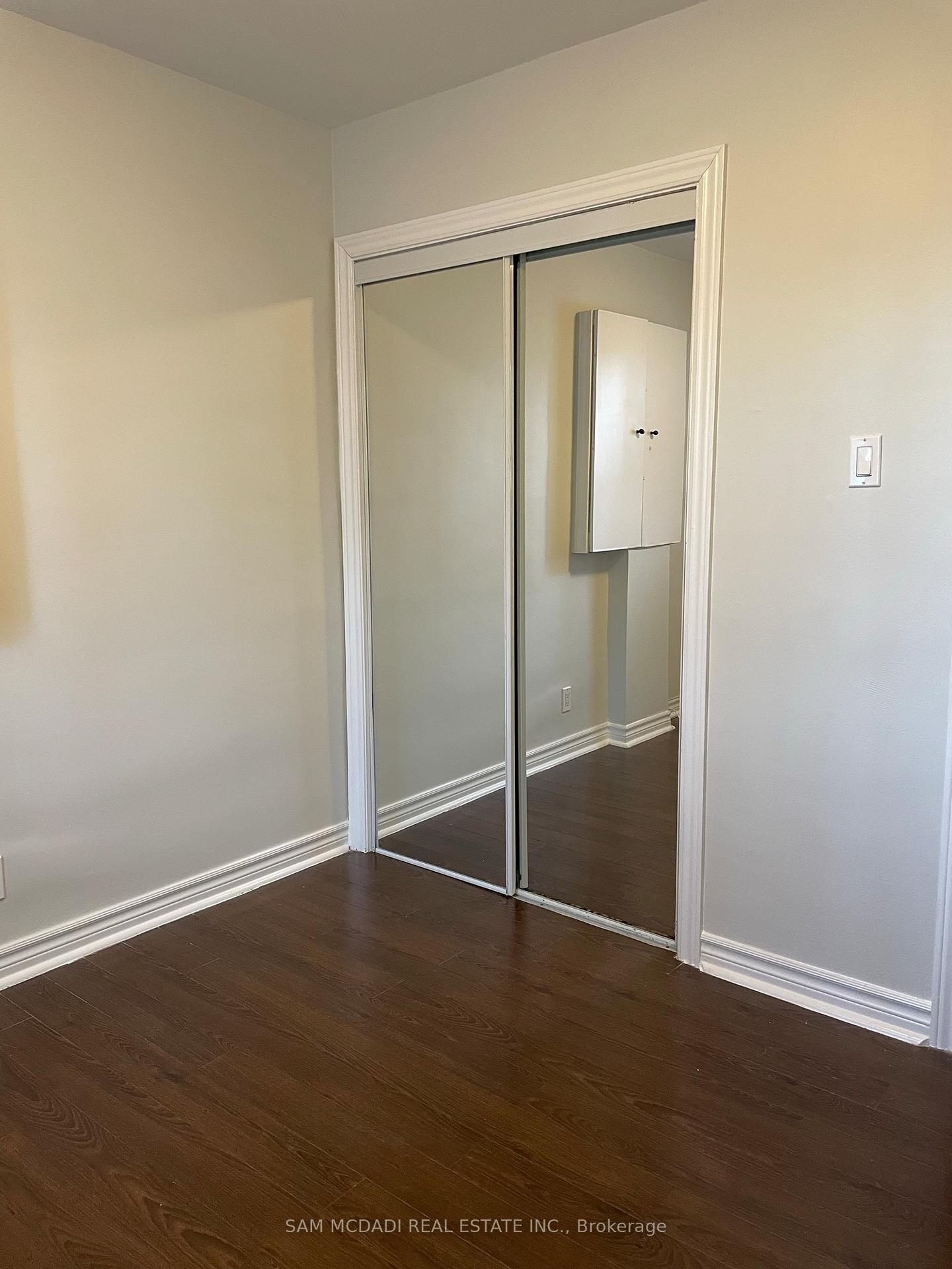 378 Lakeshore Road W