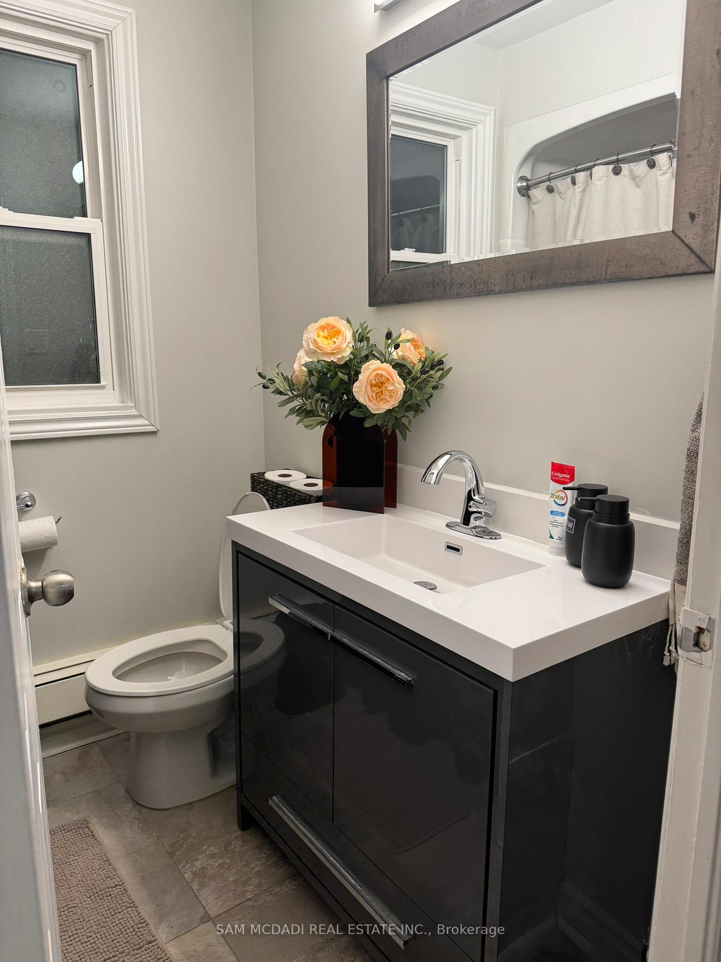 378 Lakeshore Road W