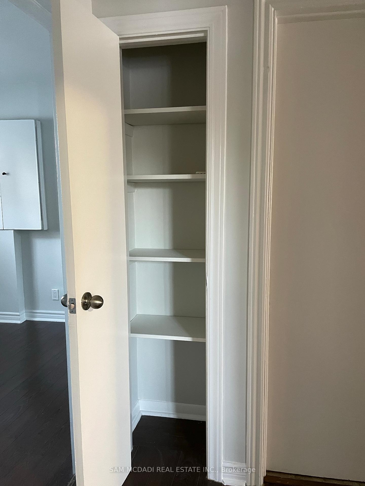 378 Lakeshore Road W