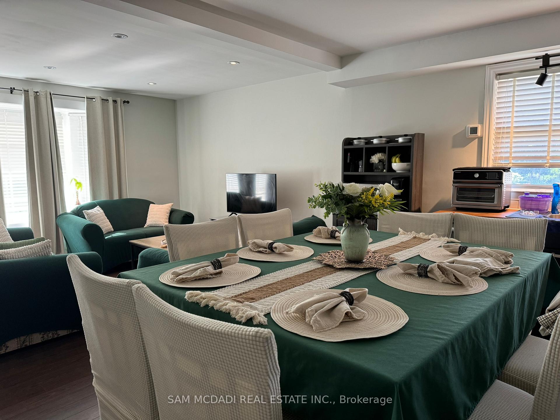 378 Lakeshore Road W