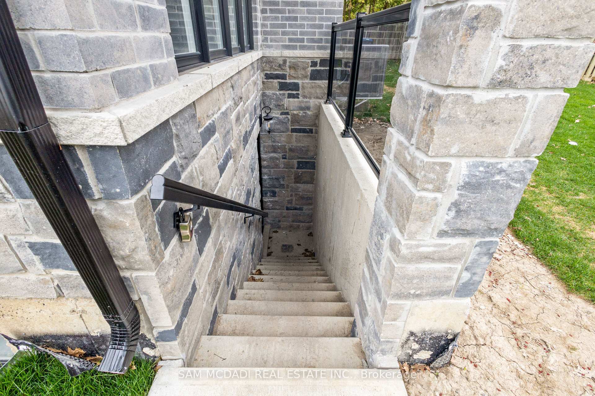 72 Oakes Drive