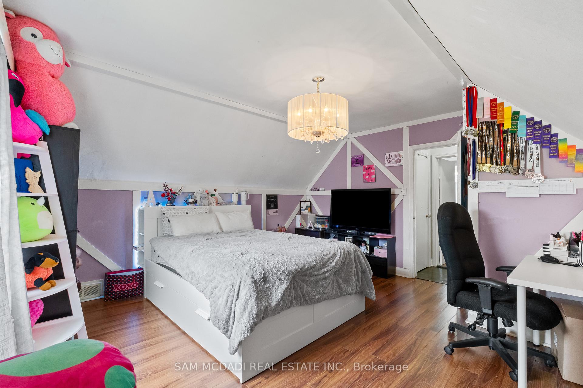 57 Westglen Crescent