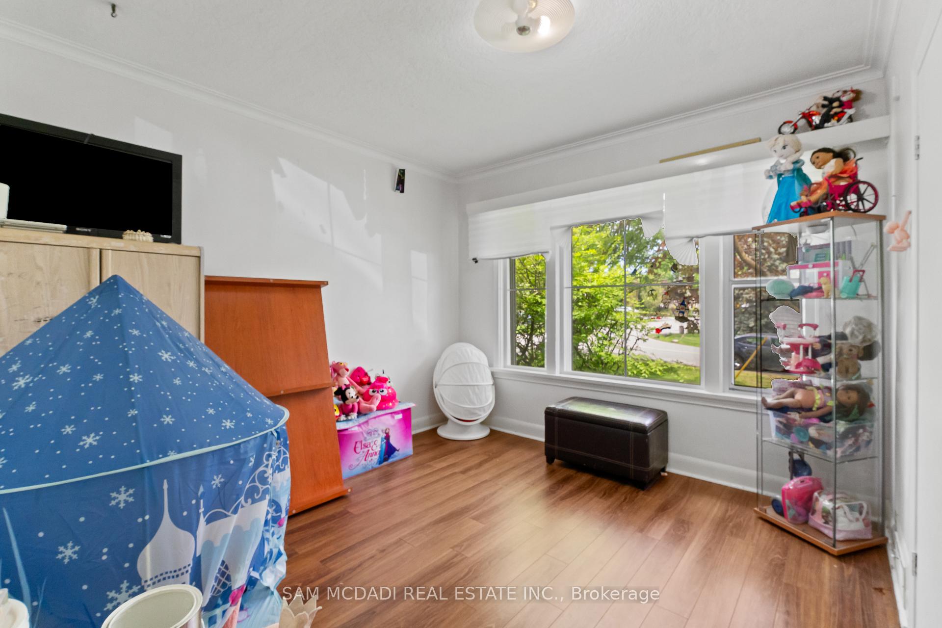 57 Westglen Crescent