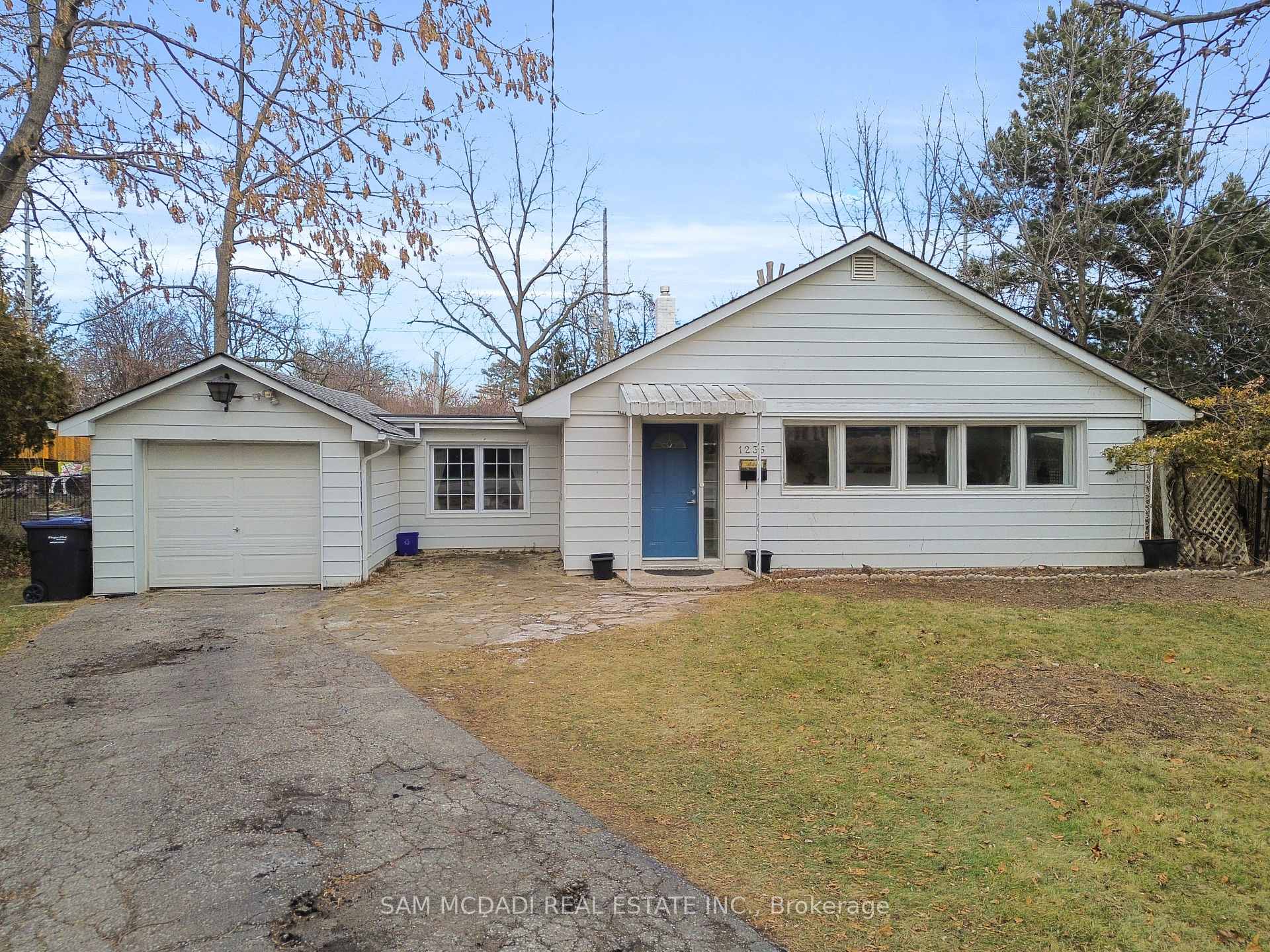 1235 Old River Road