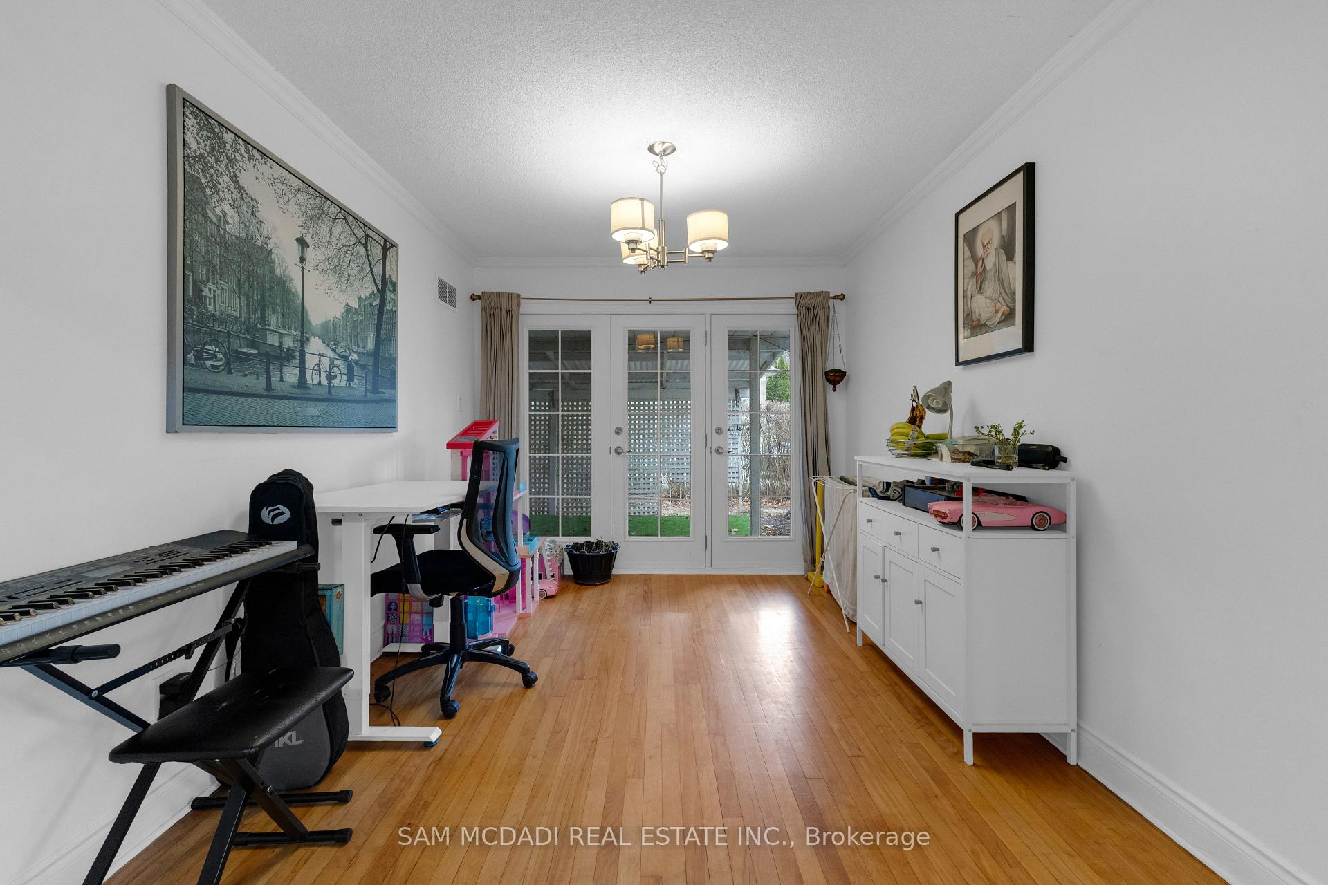 1235 Old River Road