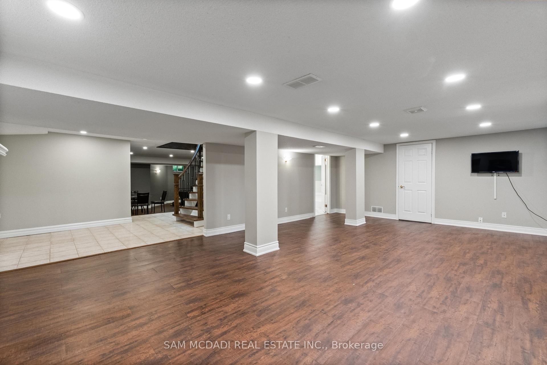 1195 Crestdale Road