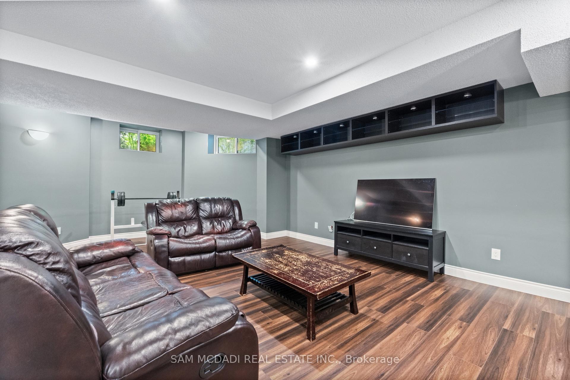 1195 Crestdale Road