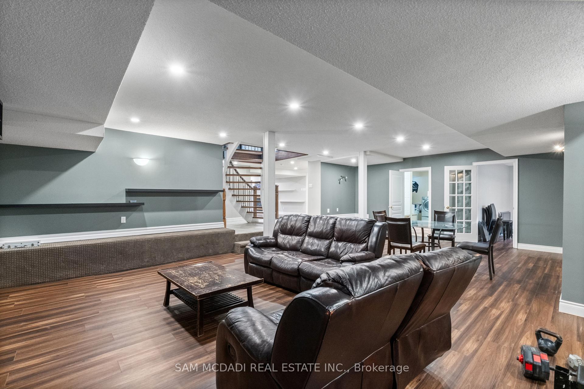 1195 Crestdale Road