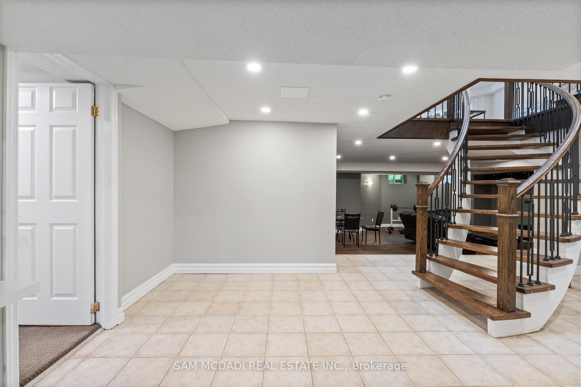1195 Crestdale Road
