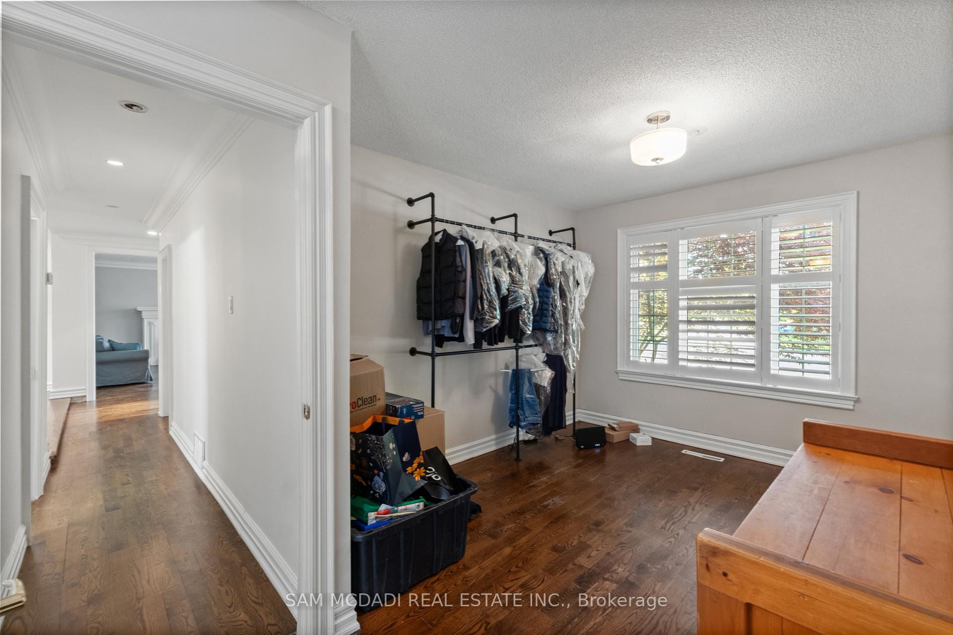 1195 Crestdale Road
