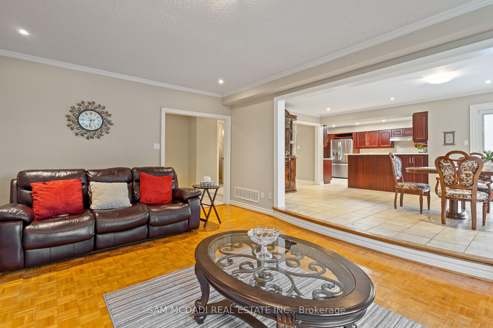 2492 Erin Centre Boulevard