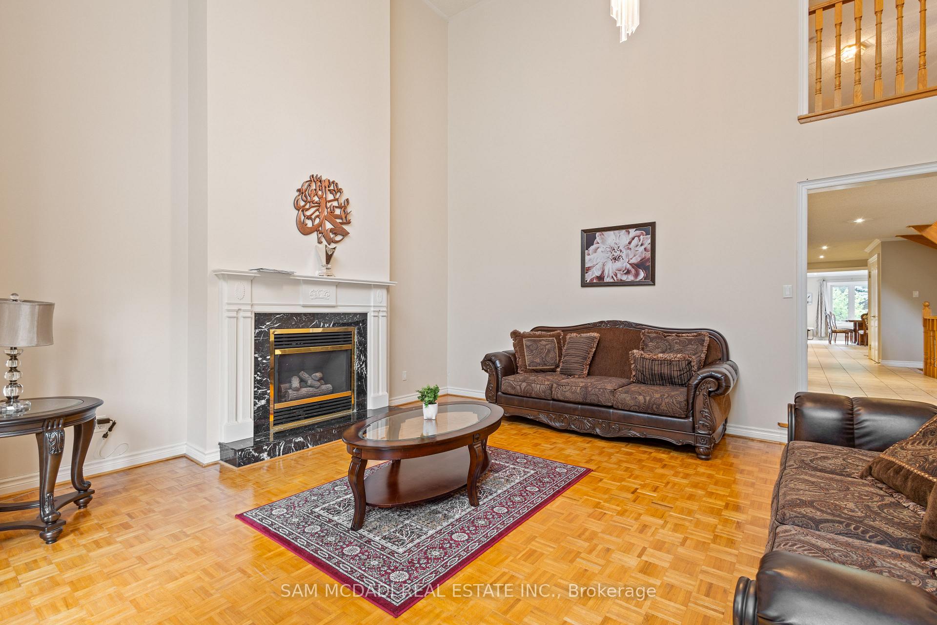 2492 Erin Centre Boulevard