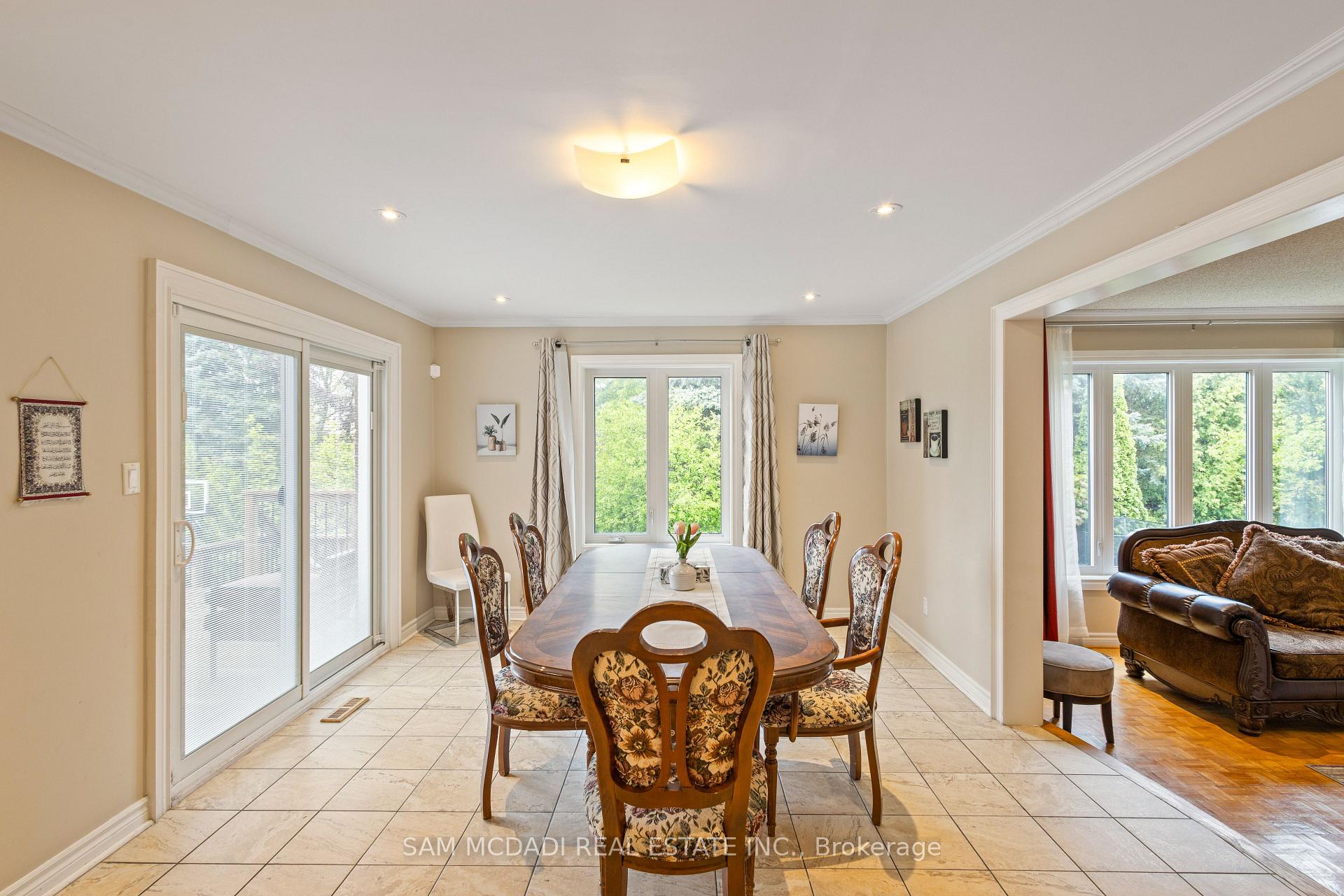 2492 Erin Centre Boulevard