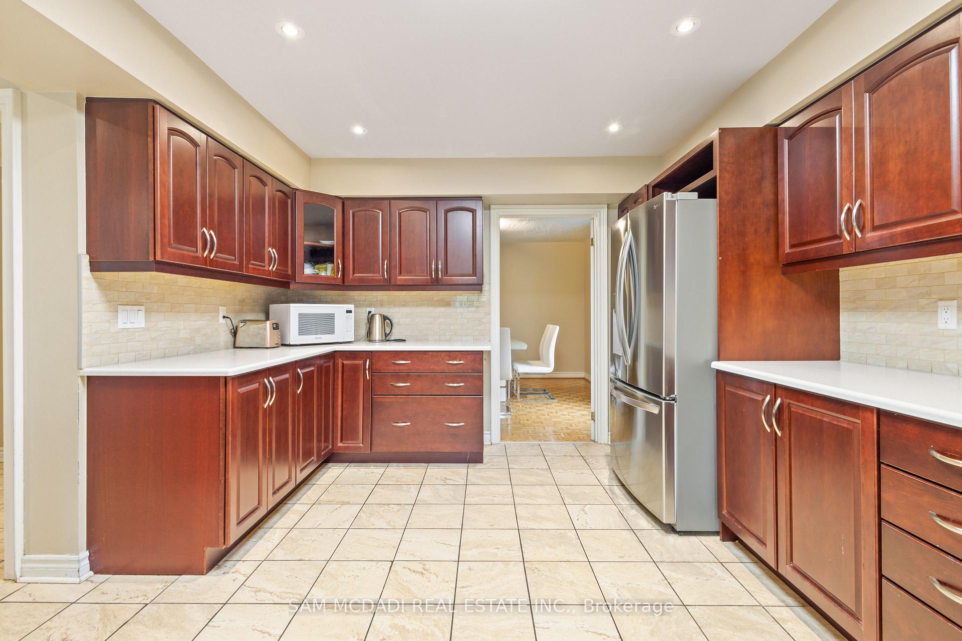 2492 Erin Centre Boulevard