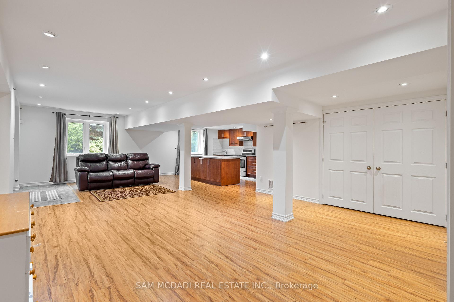 2492 Erin Centre Boulevard