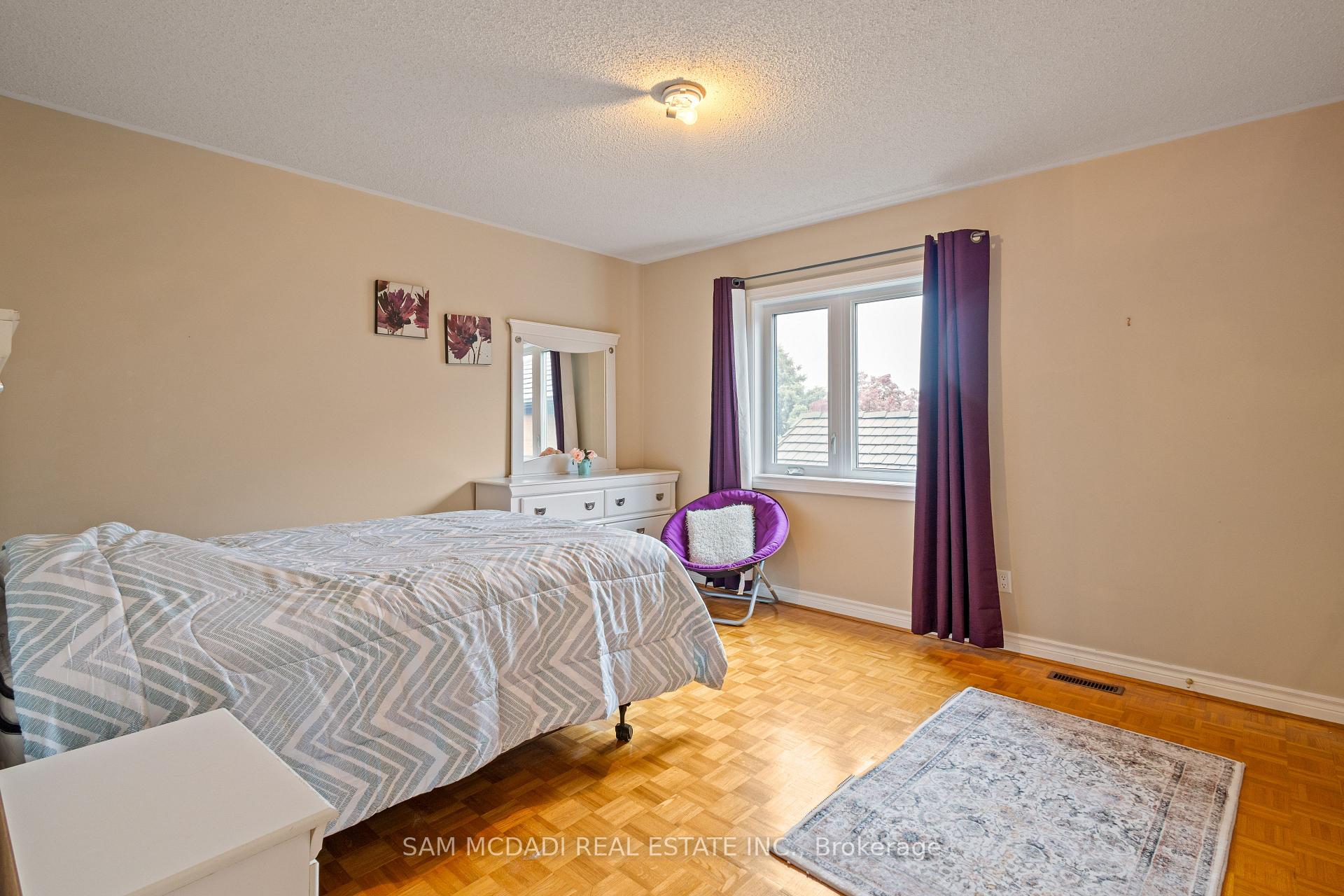 2492 Erin Centre Boulevard