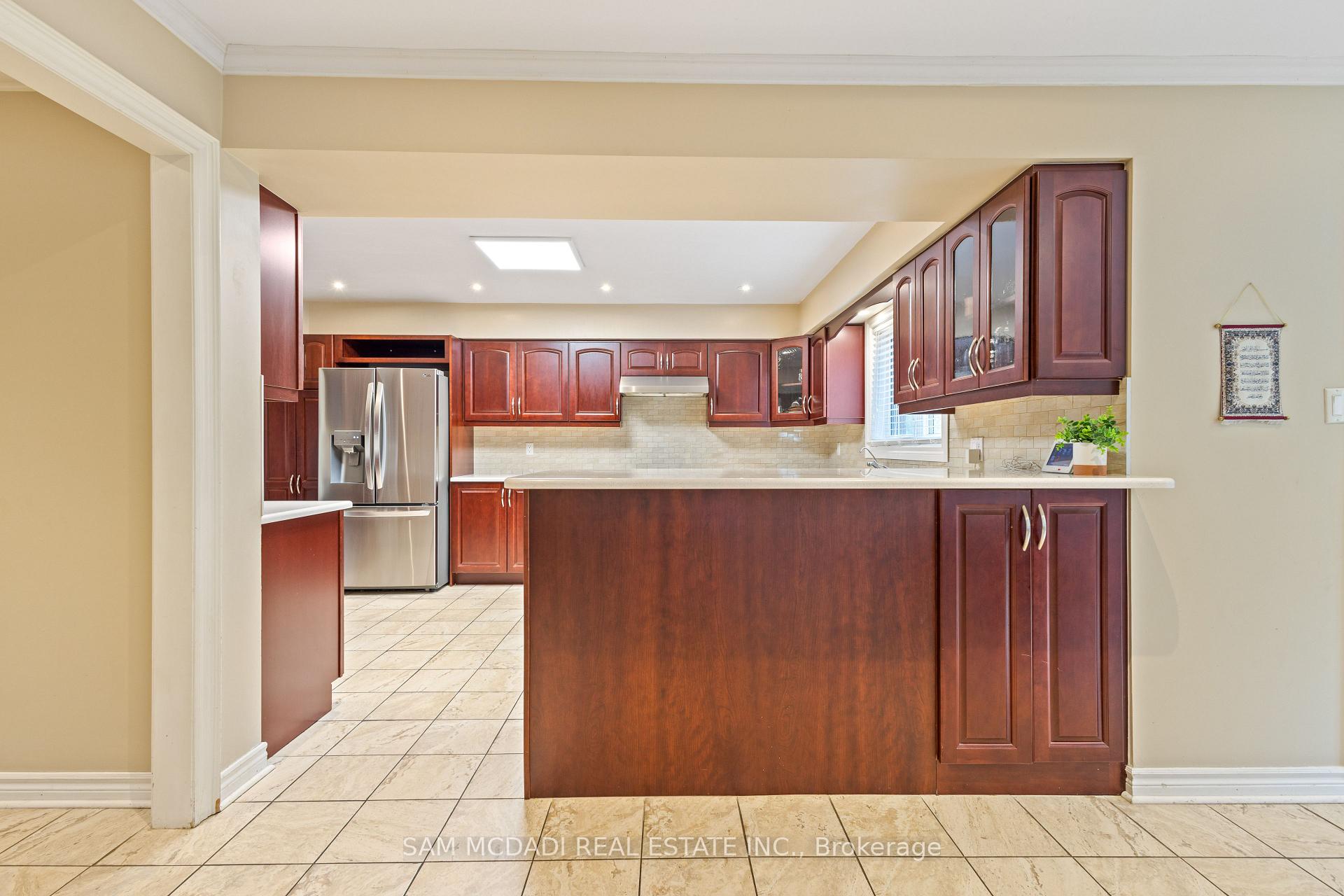 2492 Erin Centre Boulevard
